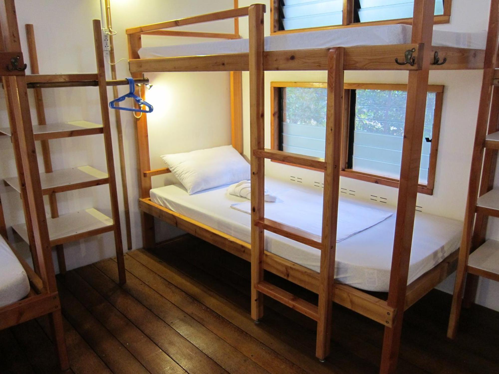Eskapo Moalboal Hostel