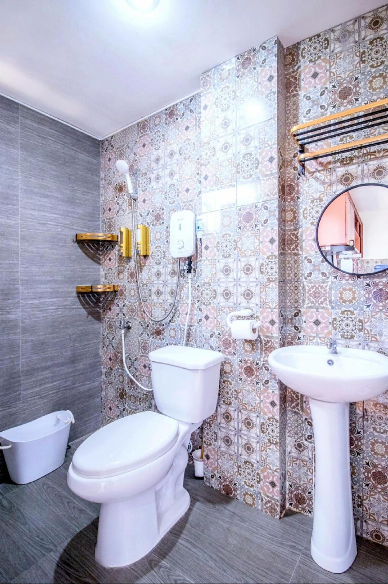 Retreat To A Stylish Flat W/ Balcony + Garden View Liloan