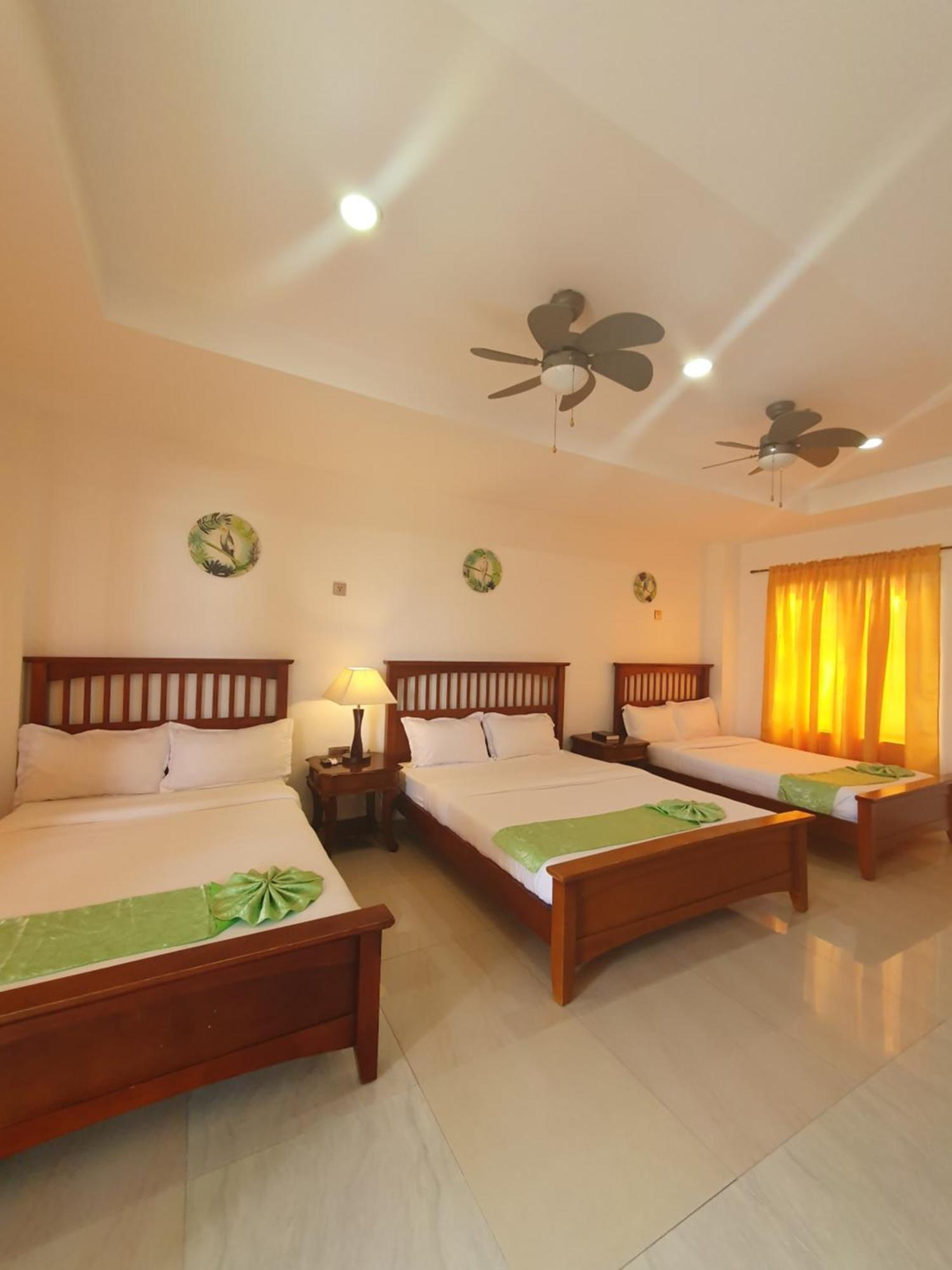 Hotel Tropics Moalboal