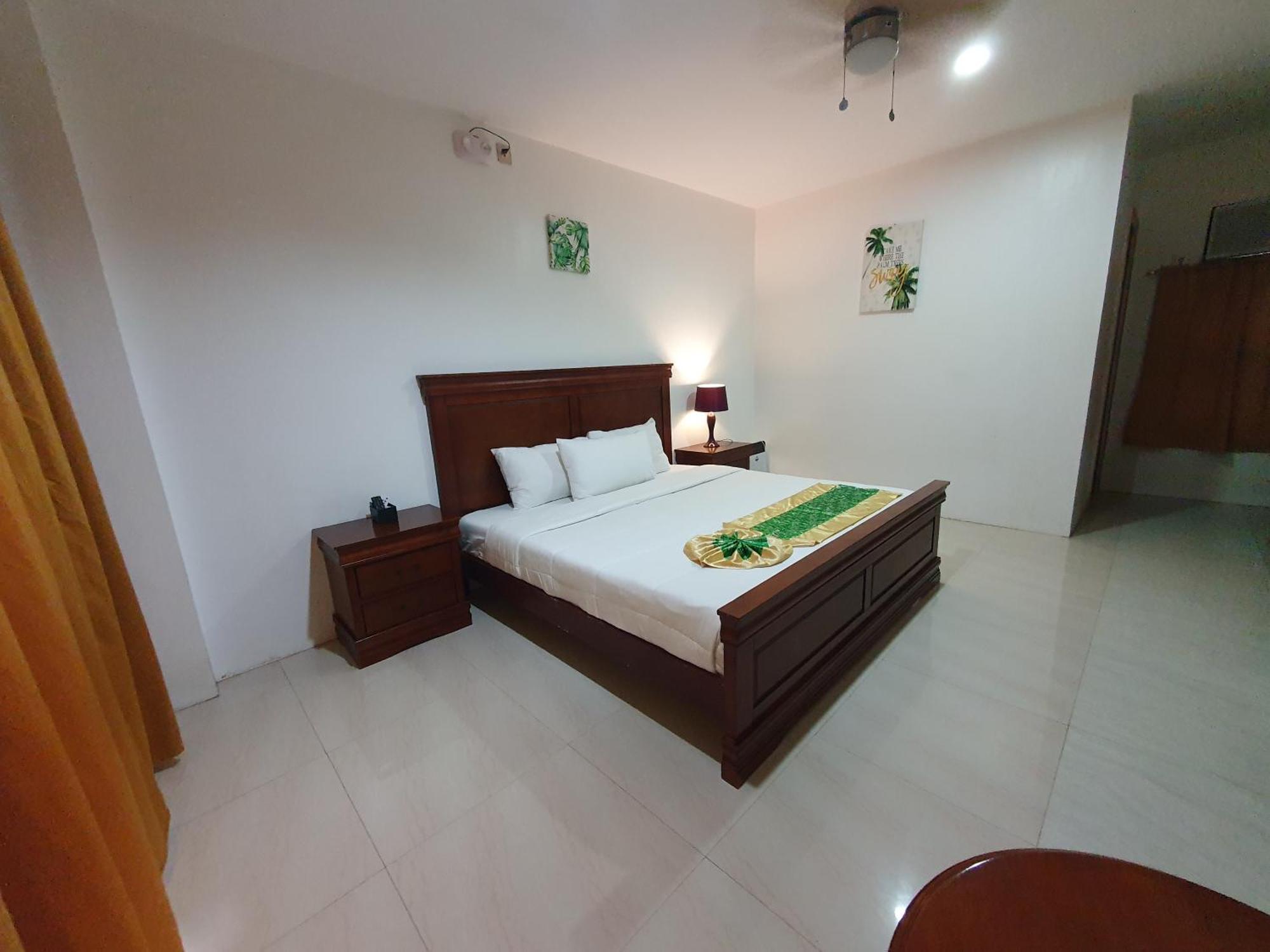 Tropics Hotel Moalboal