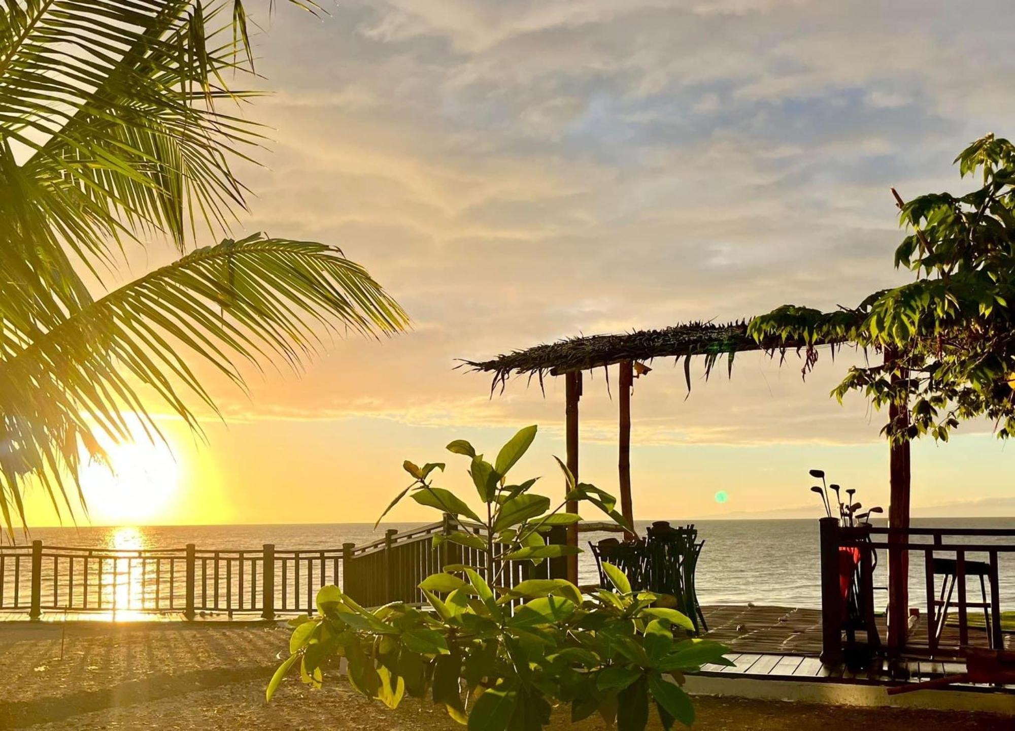 Resort W Golf Oslob