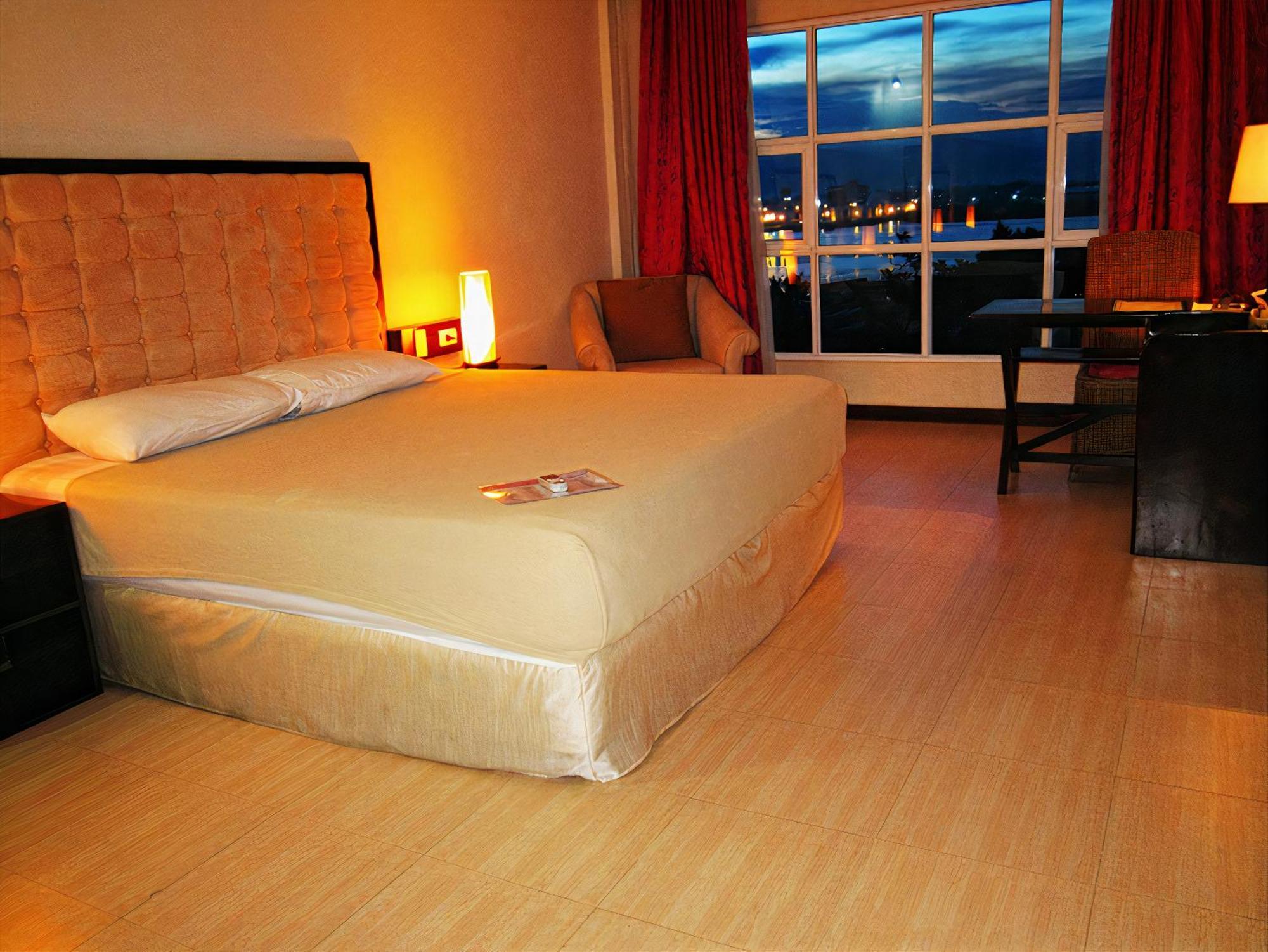 Hotel Cebu Dulcinea And Suites-mactan Airport 3*