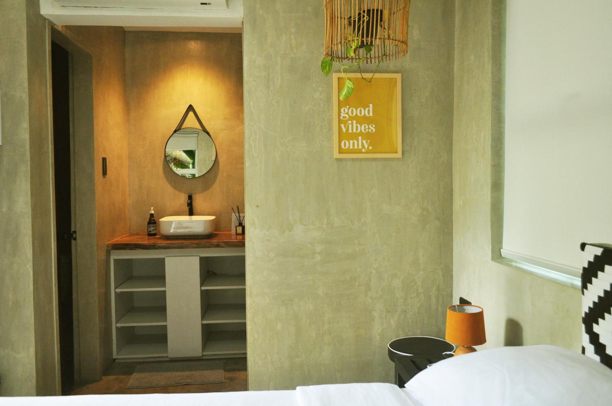 Albergue People Bantayan Island Ocoy