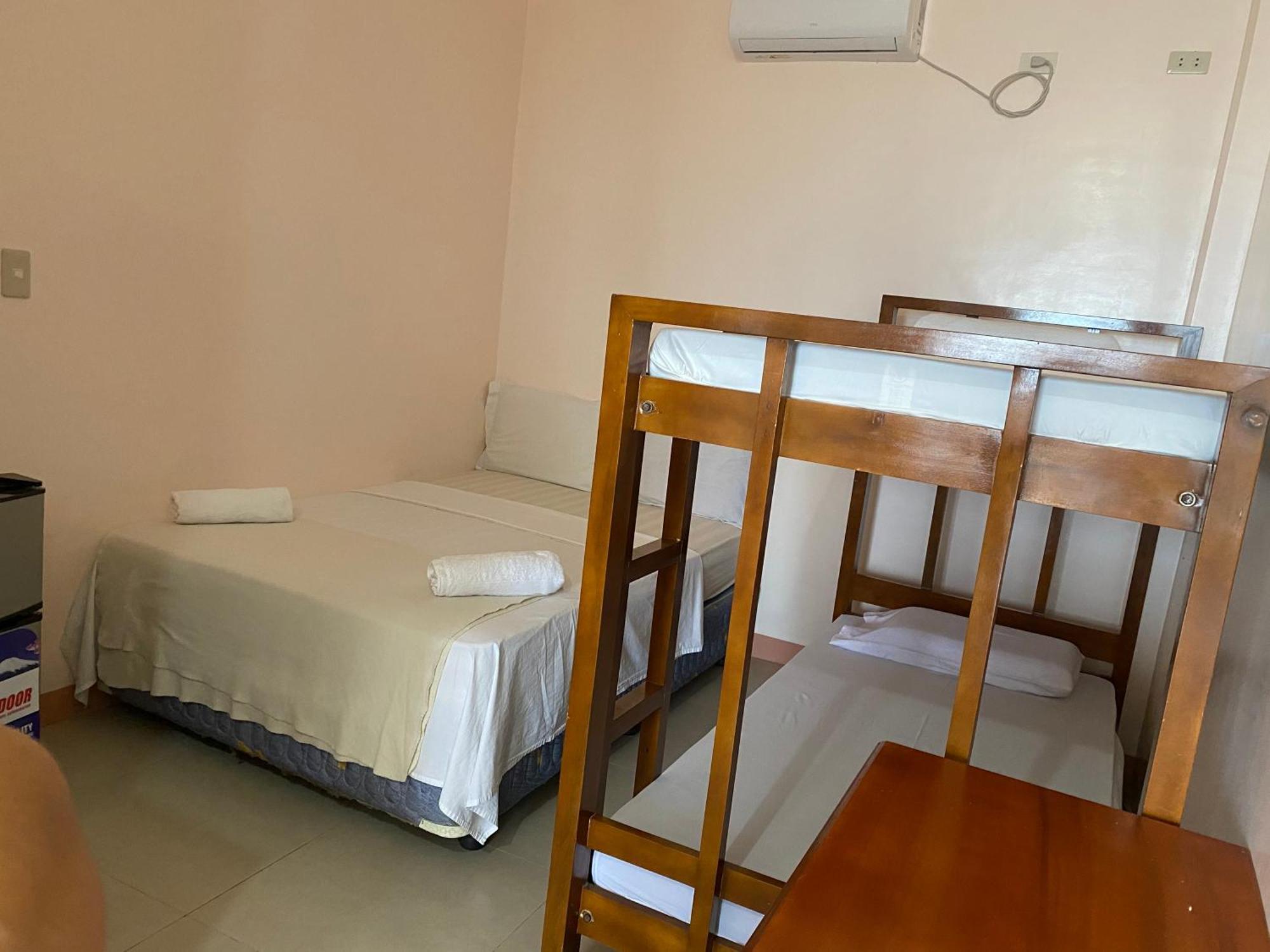 Kellocks' Seaview Apartelle Pensão *