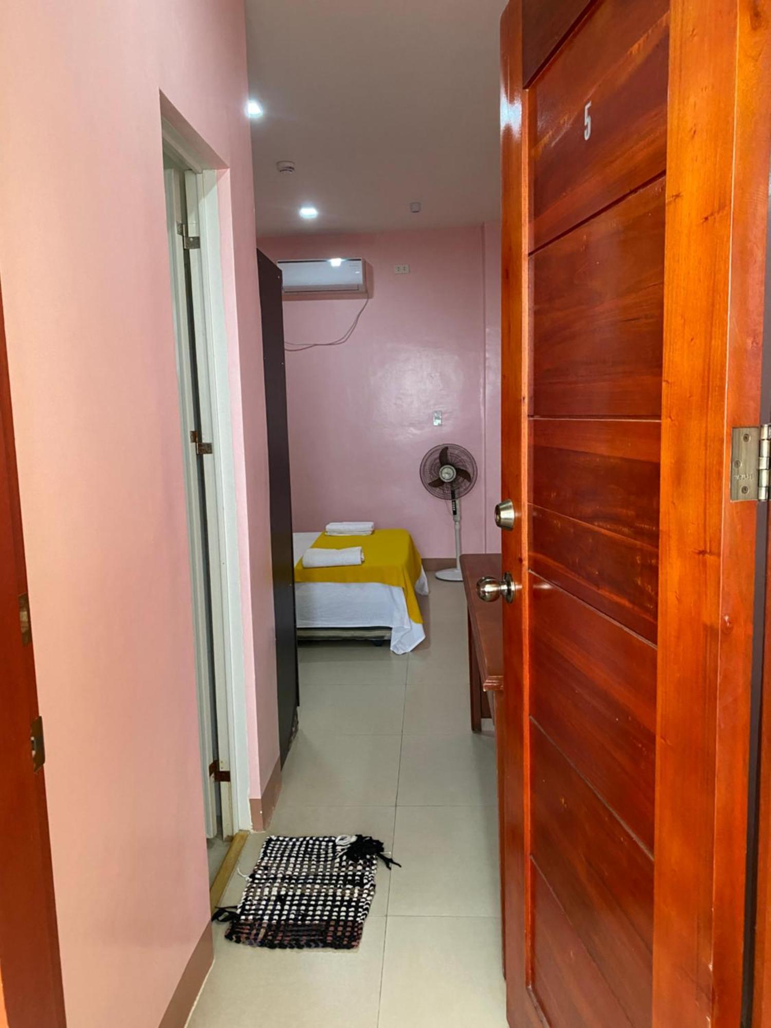 Pensão Kellocks' Seaview Apartelle