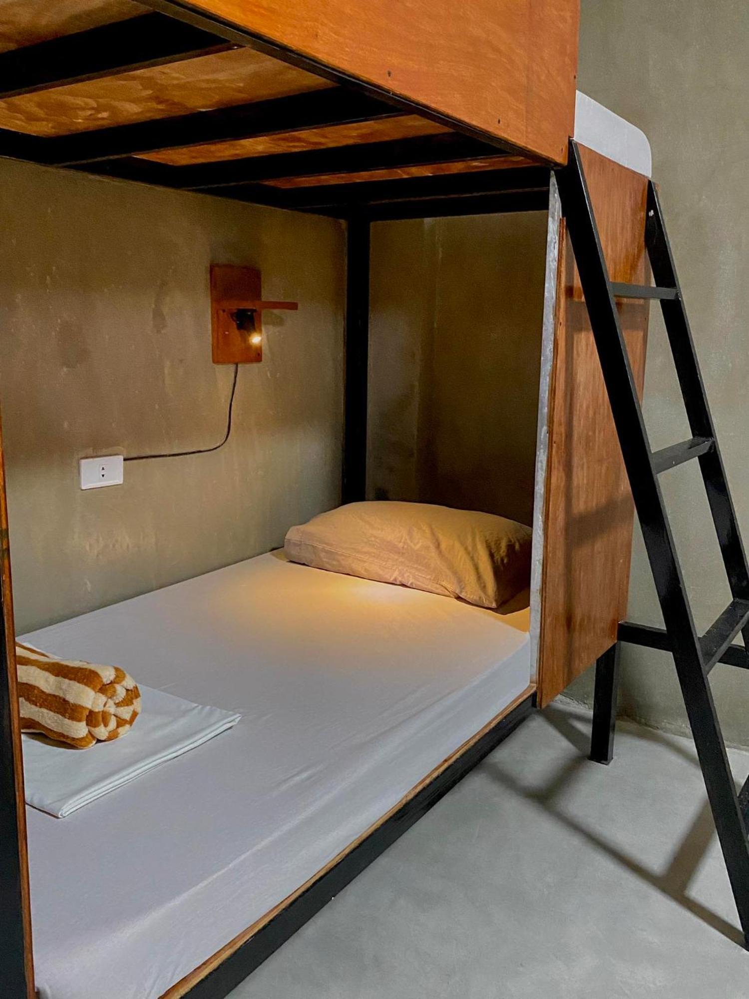 Hostel Laguno And *