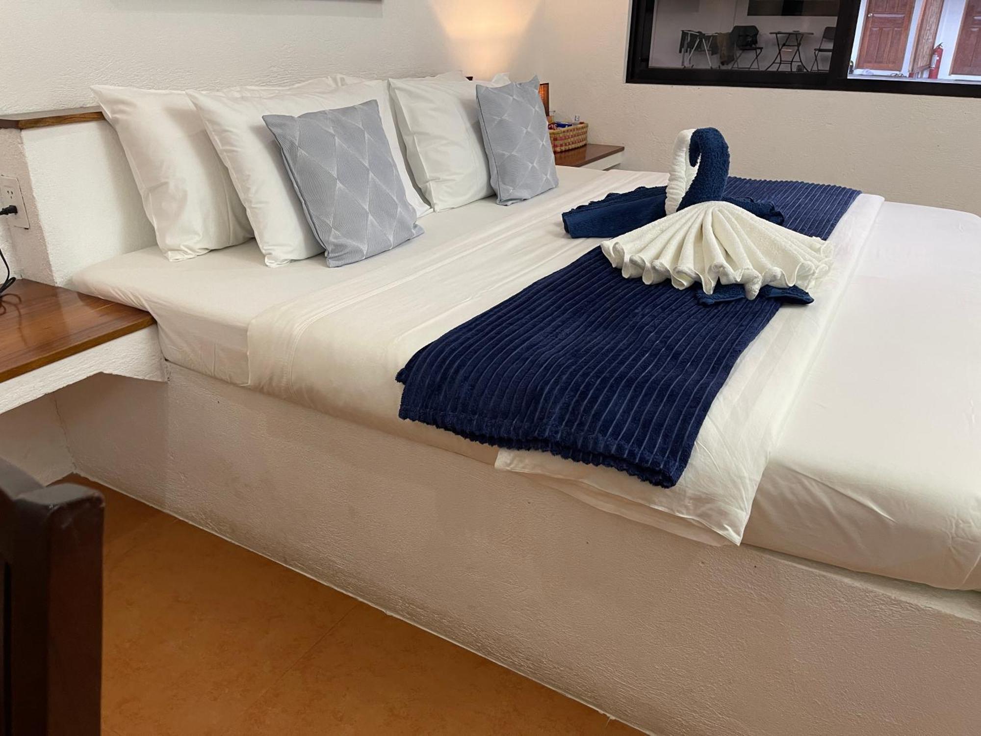 Parrot Resort 3*
