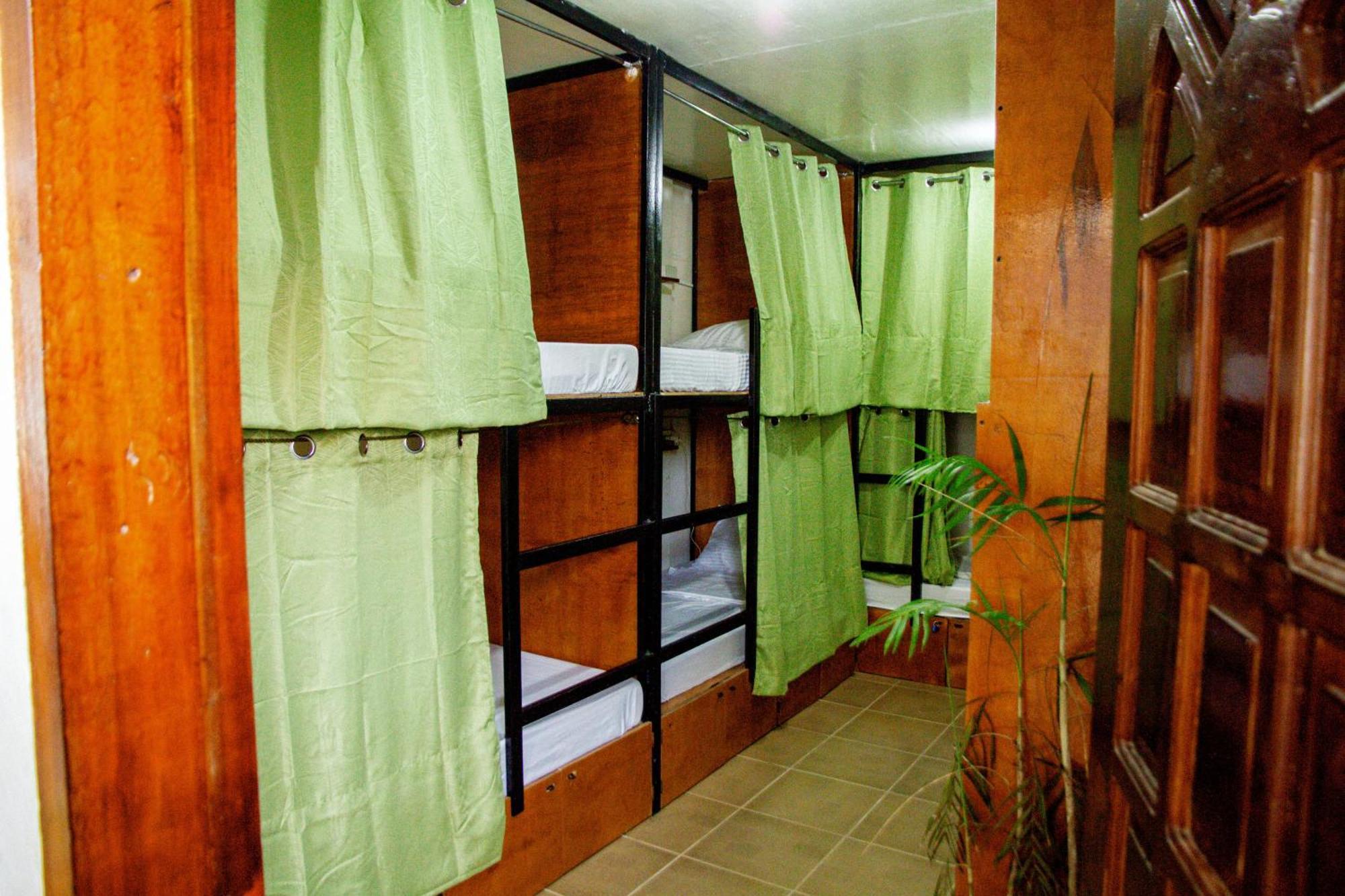 Moana House Hostel Moalboal