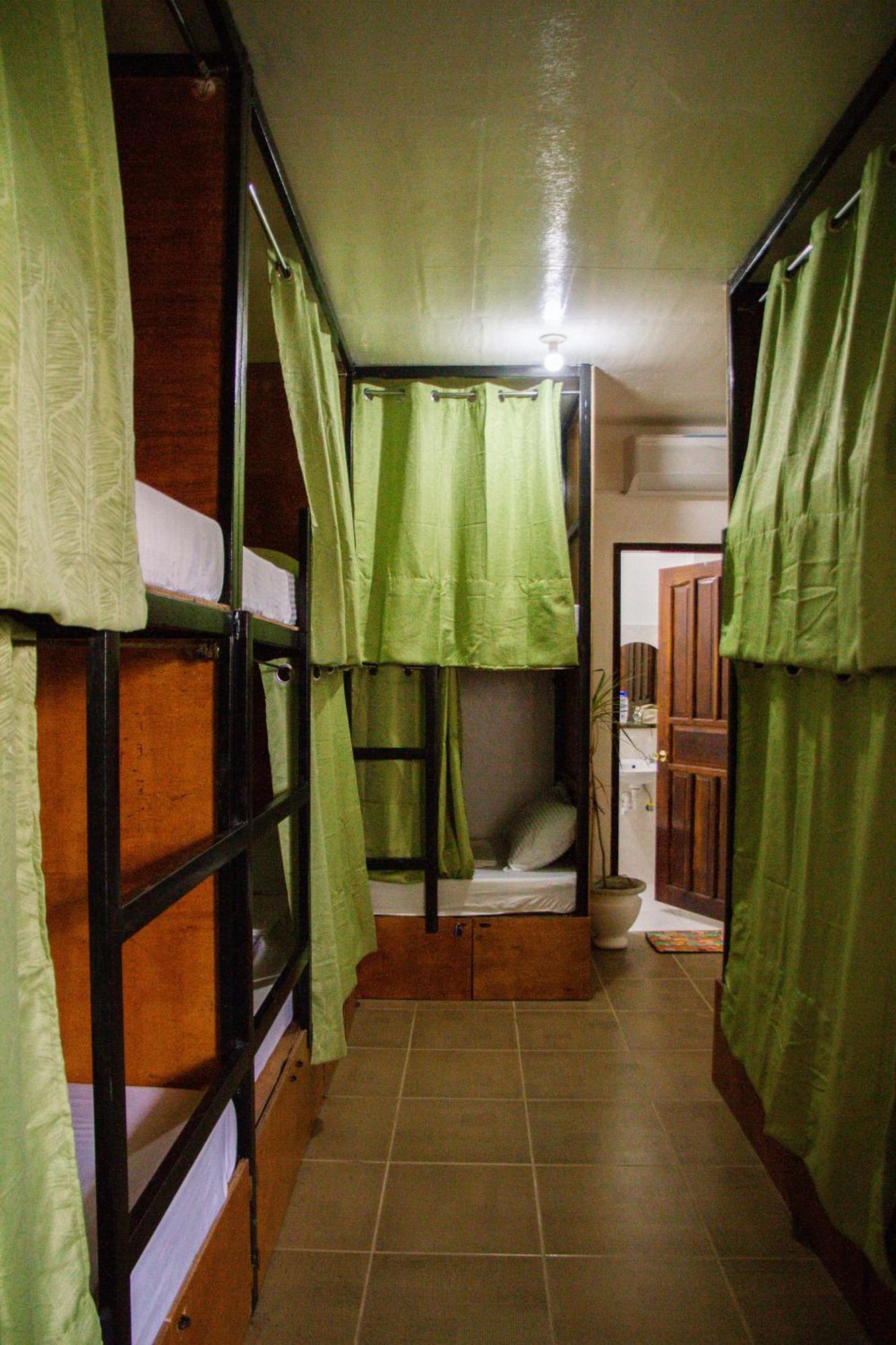 Moana House Hostel Moalboal