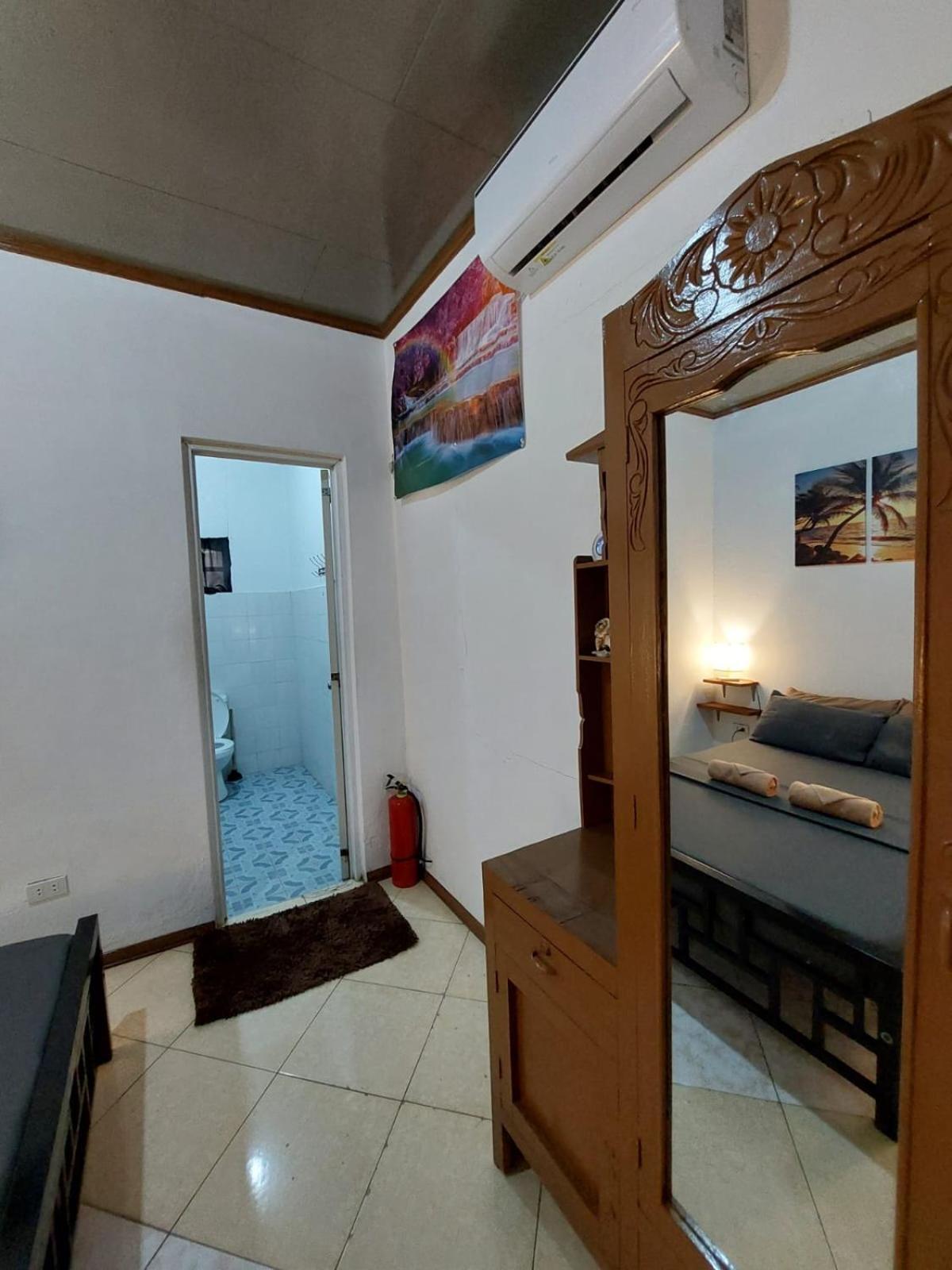 Ohlala Hostel *