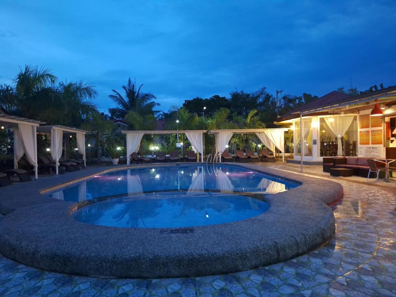 Garden Village Moalboal