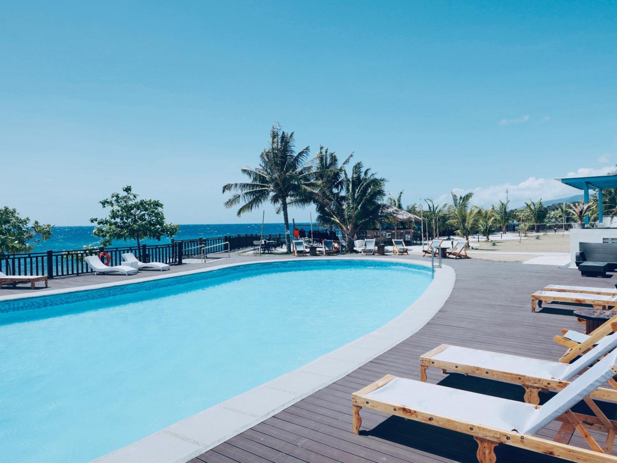 Resort W Golf Oslob