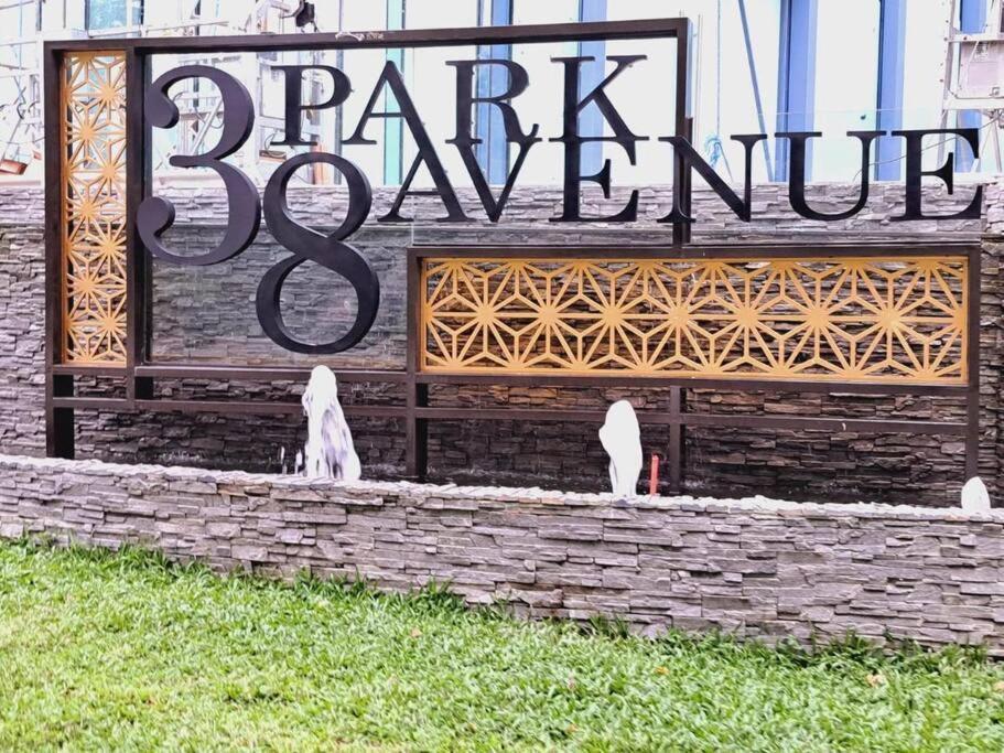 38 Park Ave With Gym, Pool, Fiber Wifi Apartment *
