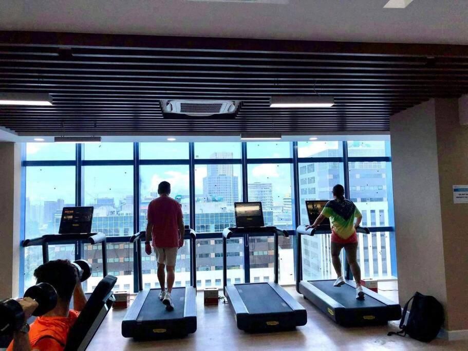 38 Park Ave With Gym, Pool, Fiber Wifi Cebu