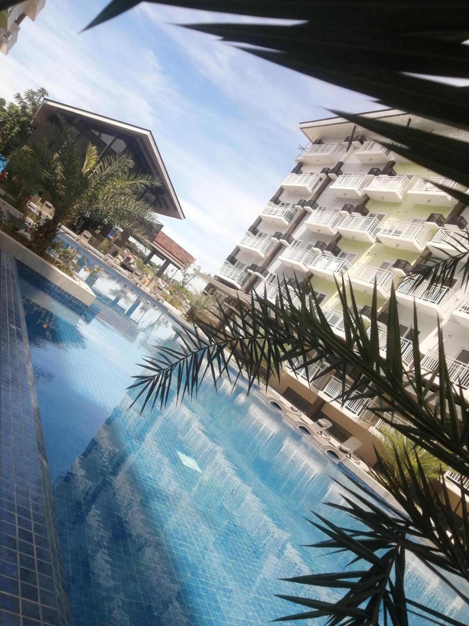 Azur Suites: Stylish Airport Retreat With Netflix And Luxe Pool