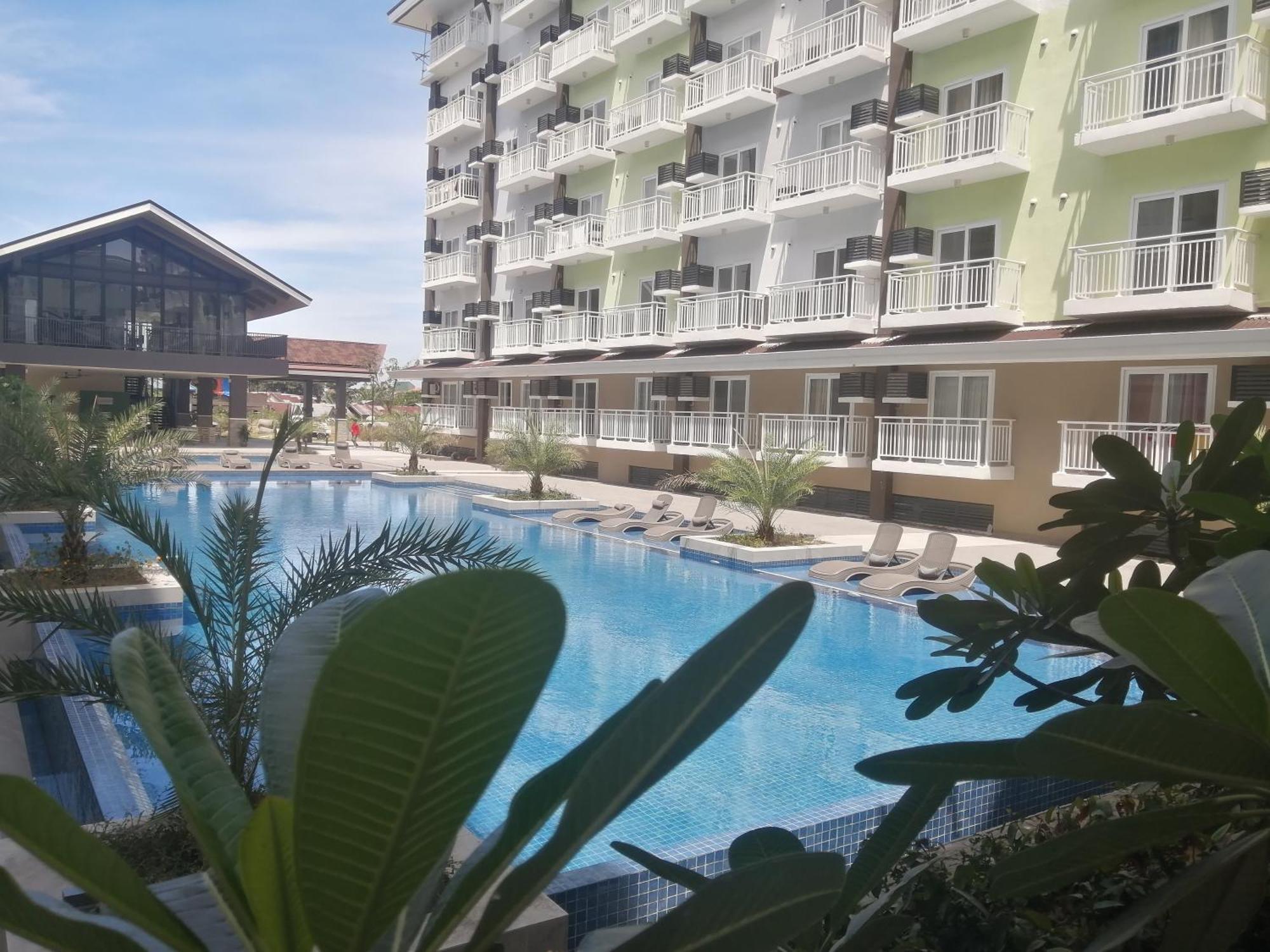 Azur Suites: Stylish Airport Retreat With Netflix And Luxe Pool