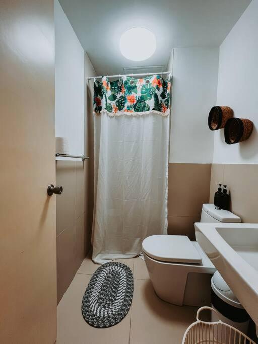 Apartment Hooga Calxy Residences Near Ayala Center Unit 10e