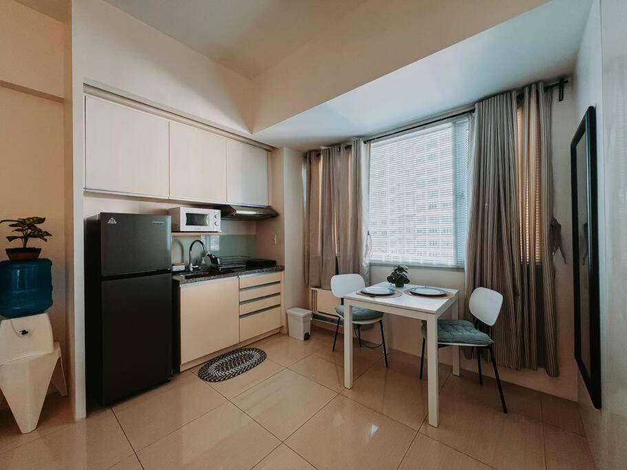 Hooga Calxy Residences Near Ayala Center Unit 10e Apartment *