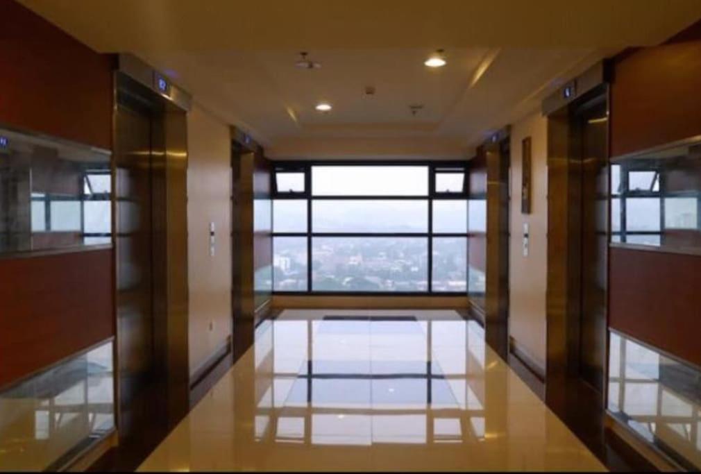 Work Living Horizon 101 Apartment *