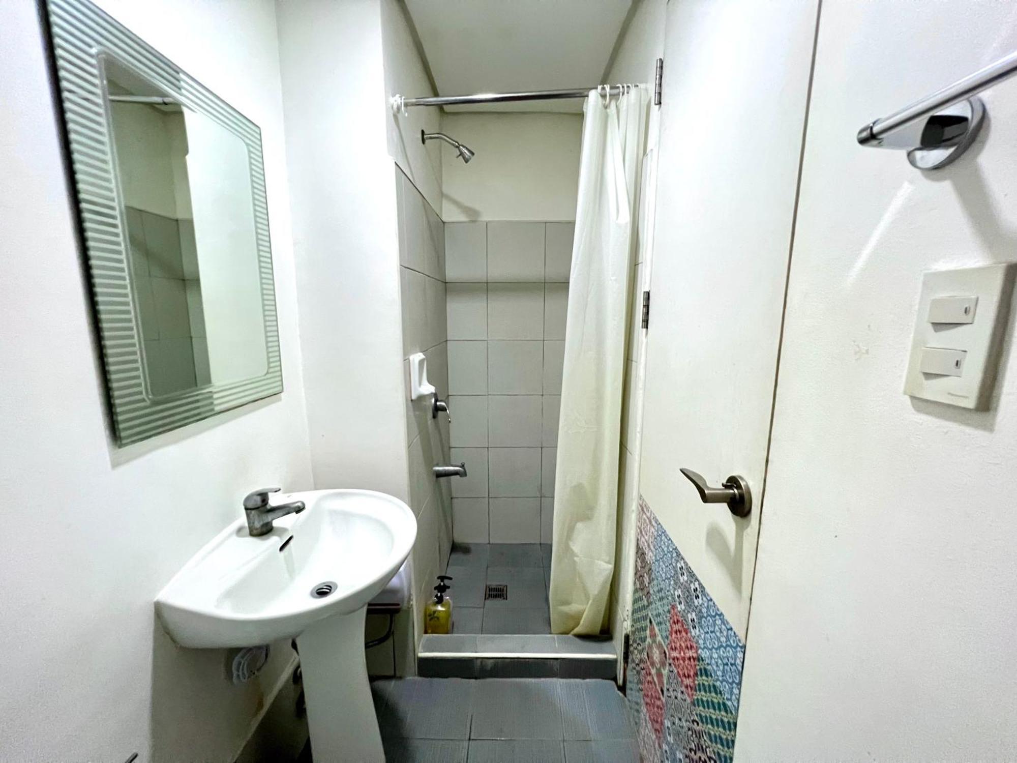 Apartment Center + Walk In Closet