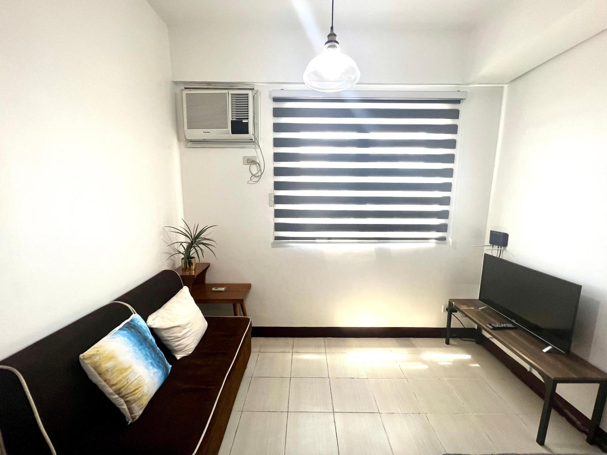 Center + Walk In Closet *
