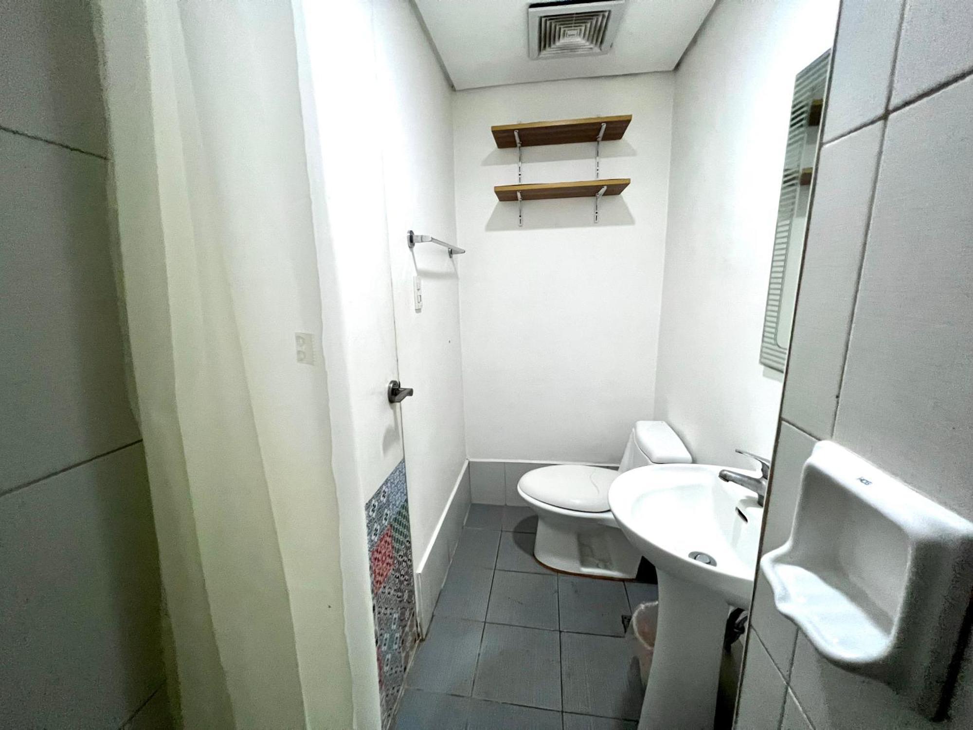 Apartment Center + Walk In Closet Cebu