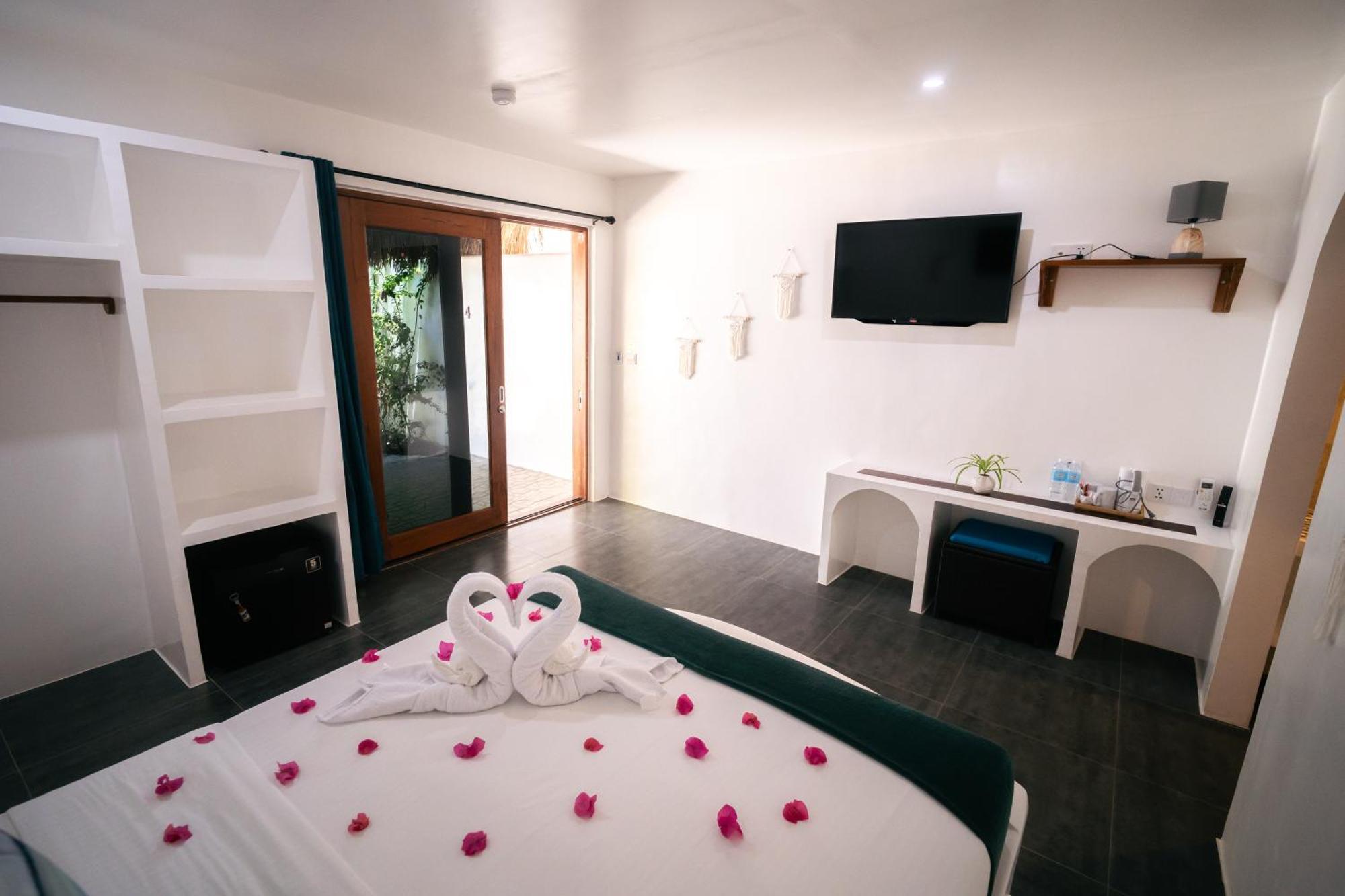 Secret Paradise Hotel *