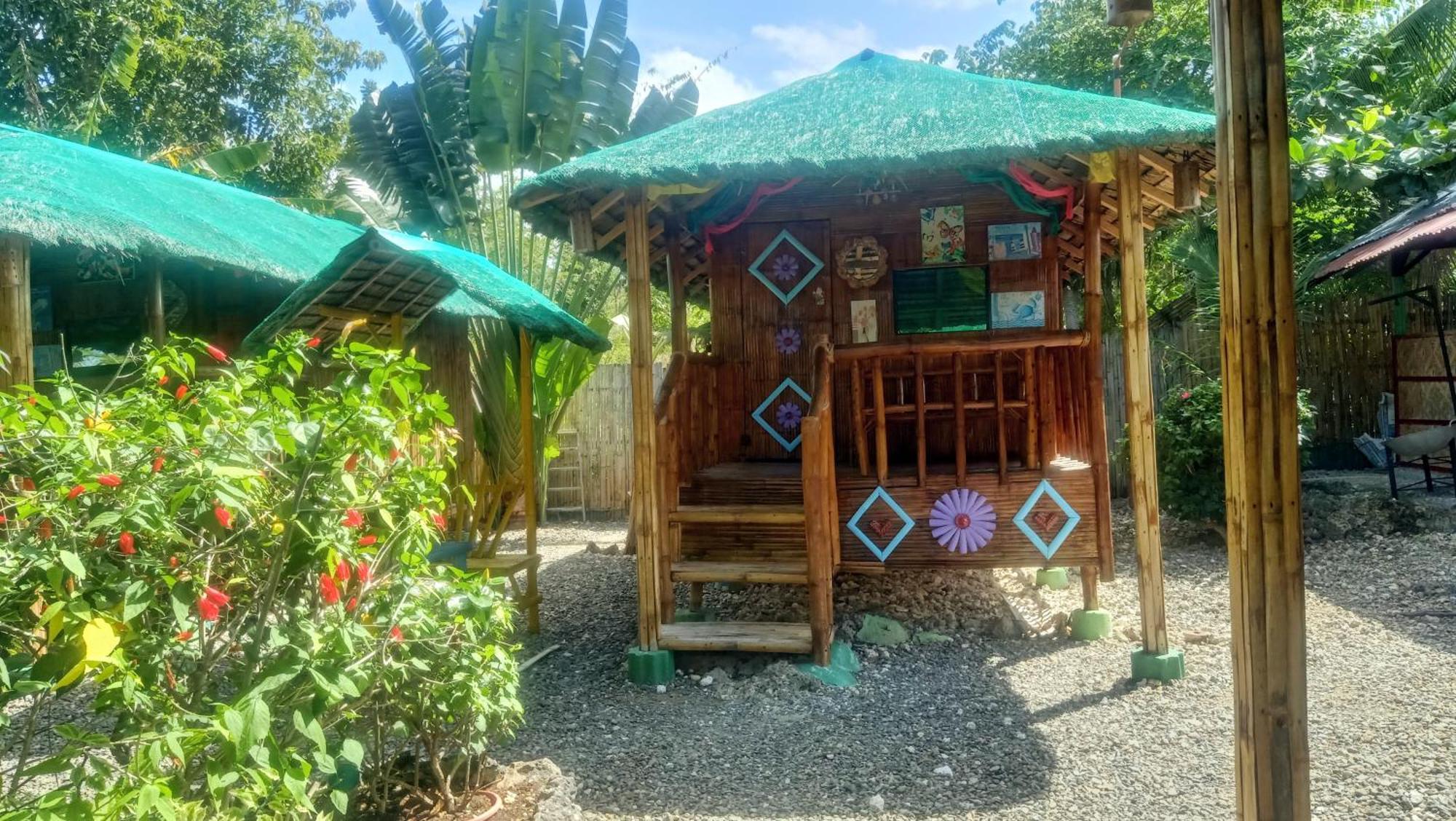 Bamboo House / Acomodação com café da manhã  2*