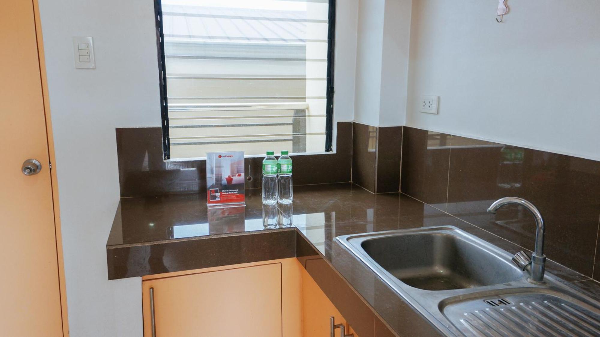 Reddoorz Near Town Center bahay-panuluyan
