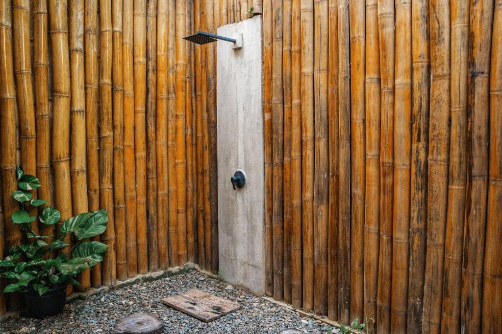 The Verge Cebu Beachfront Exclusive King Bed Pool - 12 Minutes To Kawasan Falls Canyoneering Badian