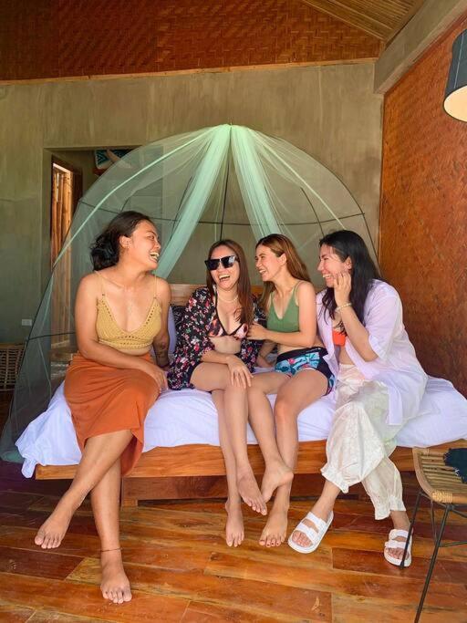 The Verge Cebu Beachfront Exclusive King Bed Pool - 12 Minutes To Kawasan Falls Canyoneering