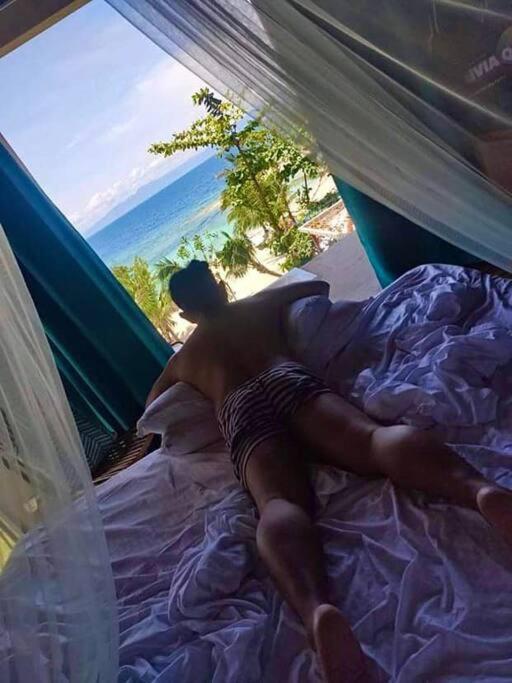 The Verge Cebu Beachfront Exclusive King Bed Pool - 12 Minutes To Kawasan Falls Canyoneering Badian