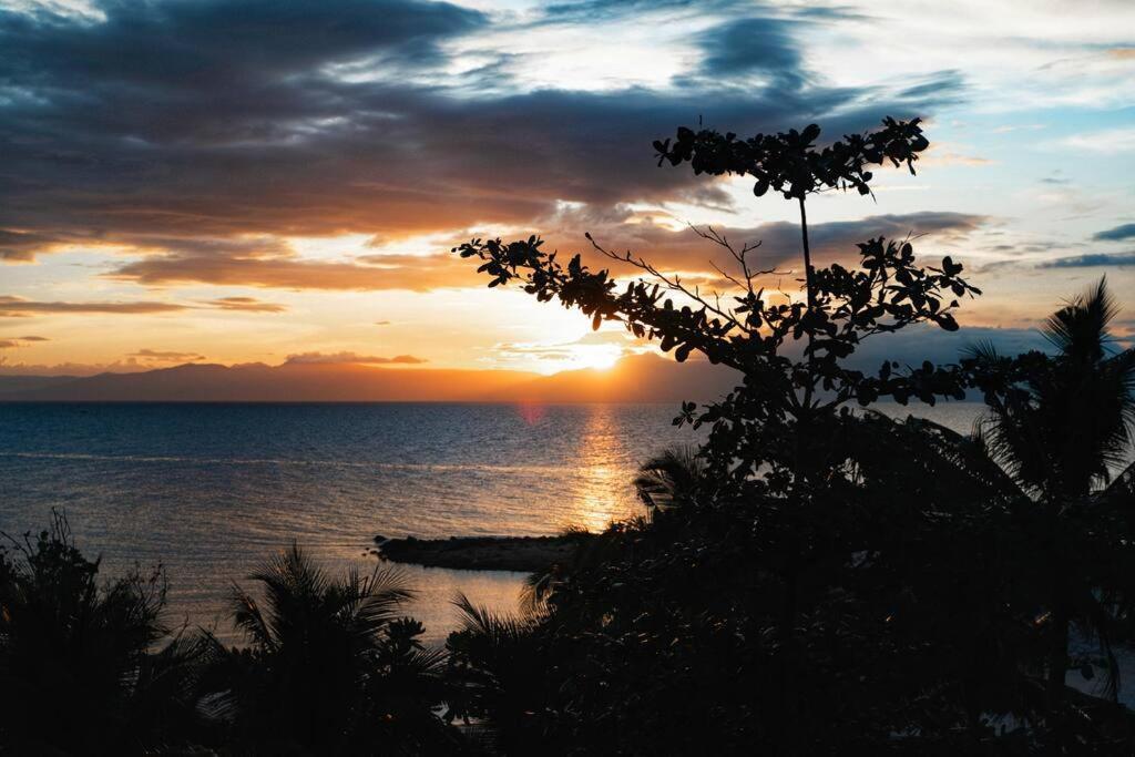 The Verge Cebu Beachfront Exclusive King Bed Pool - 12 Minutes To Kawasan Falls Canyoneering * Badian