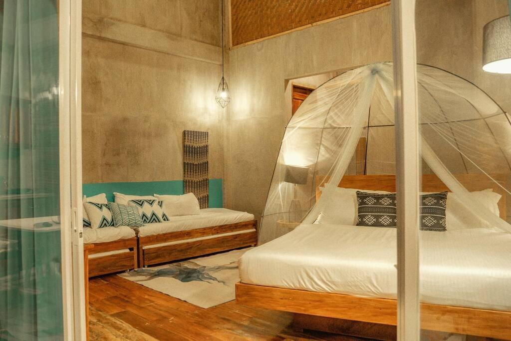 Villa The Verge Cebu Beachfront Exclusive King Bed Pool - 12 Minutes To Kawasan Falls Canyoneering *