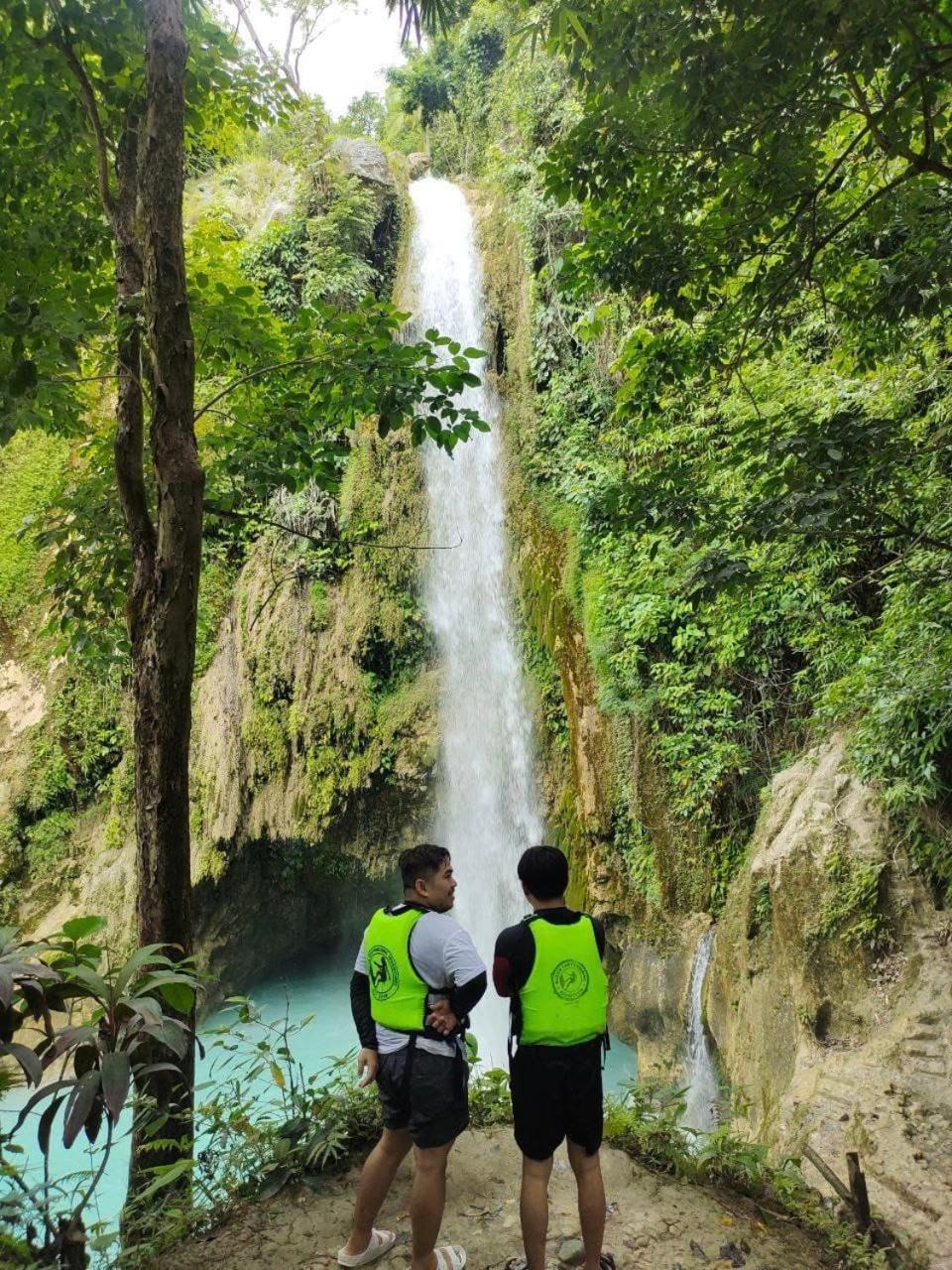 The Verge Cebu Beachfront Exclusive King Bed Pool - 12 Minutes To Kawasan Falls Canyoneering Villa