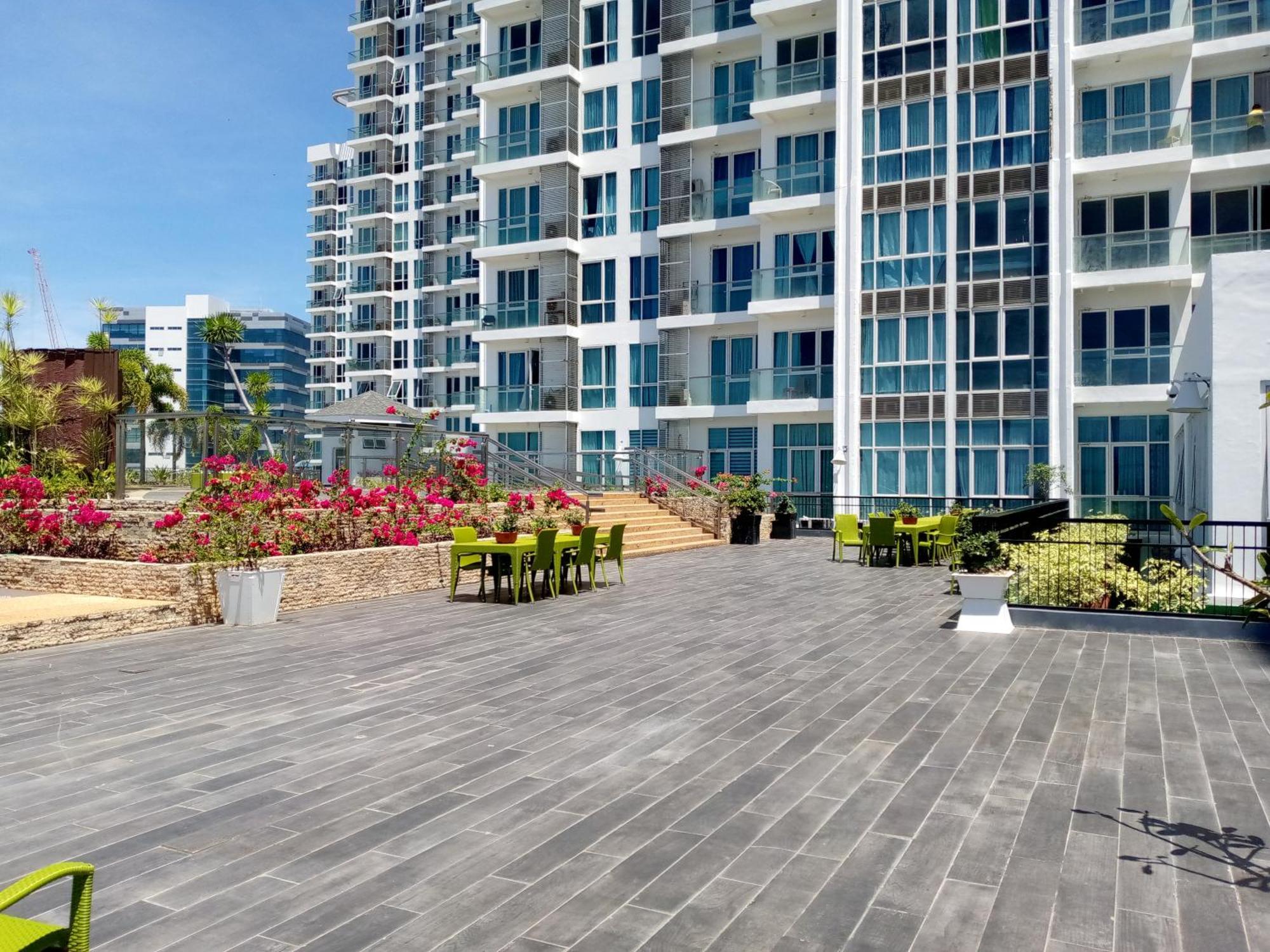 Mactan Newtown 8 Boulevard Deluxe Ocean View *