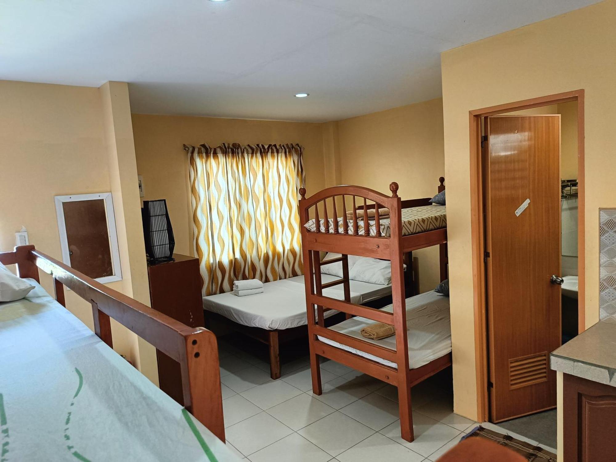 bahay-panuluyan Allen Marie Shiphaus Santa Fe (Cebu)