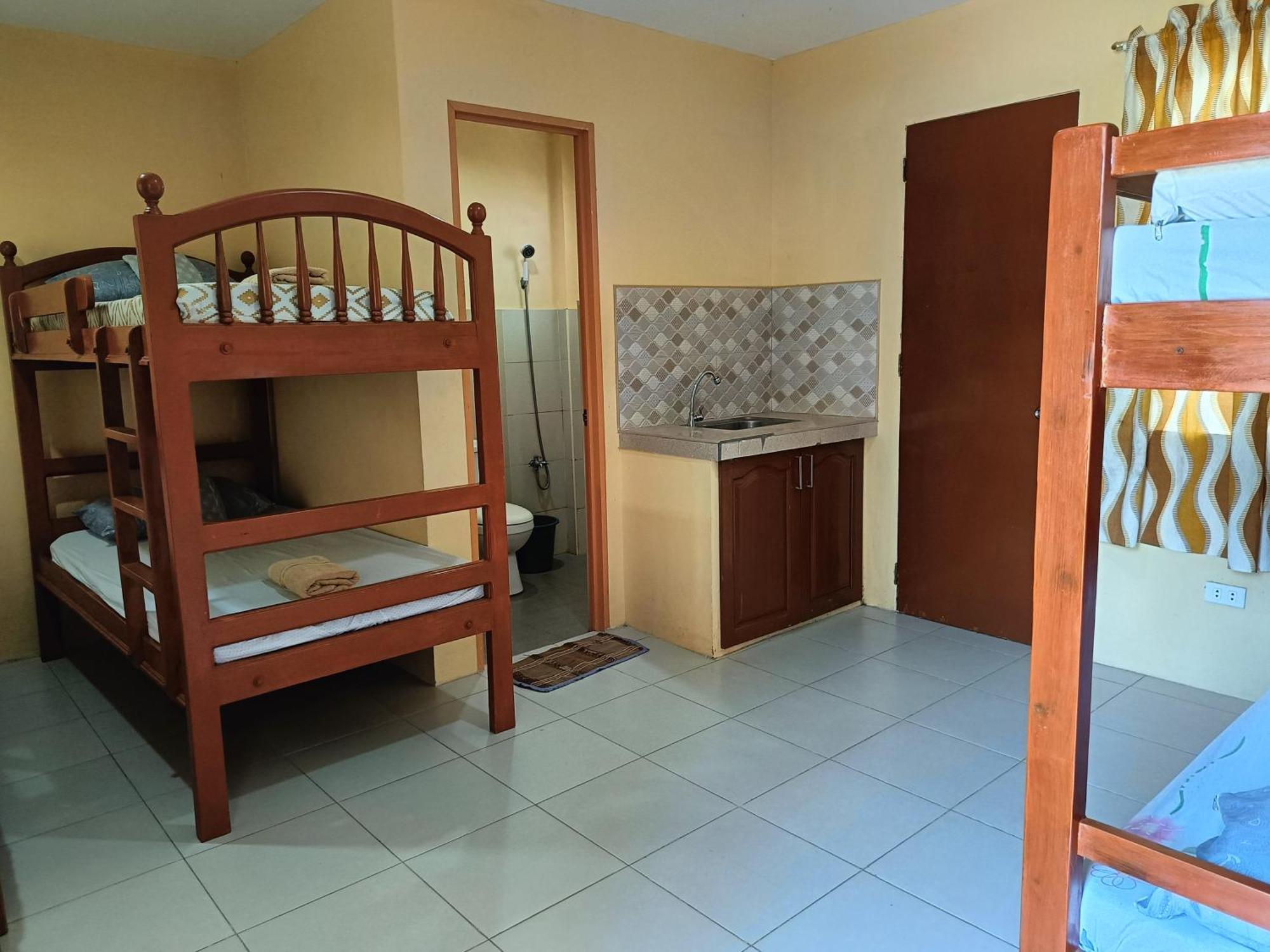 bahay-panuluyan Allen Marie Shiphaus 2*