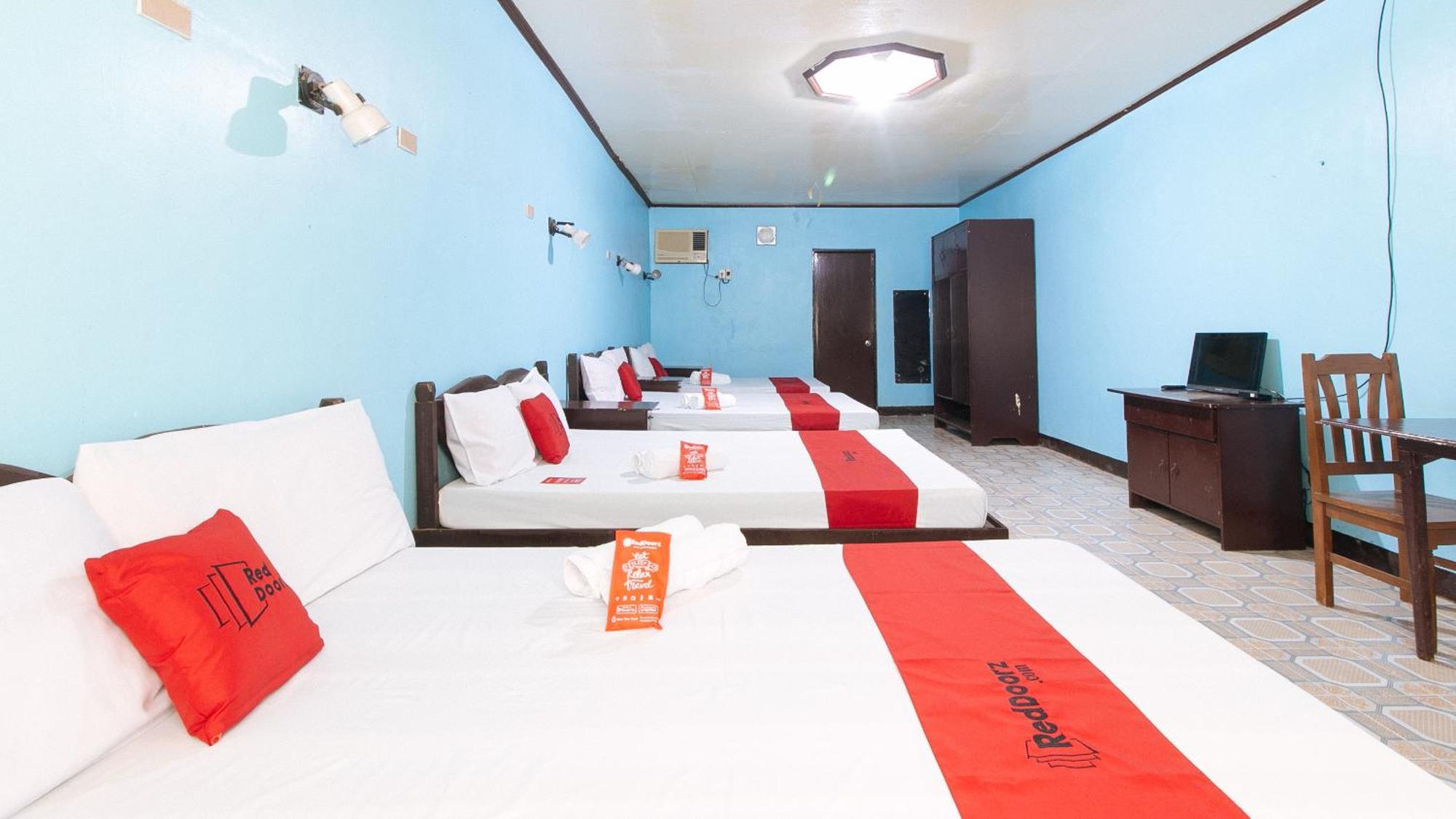 Hotel Reddoorz @ Costa Roca Balamban