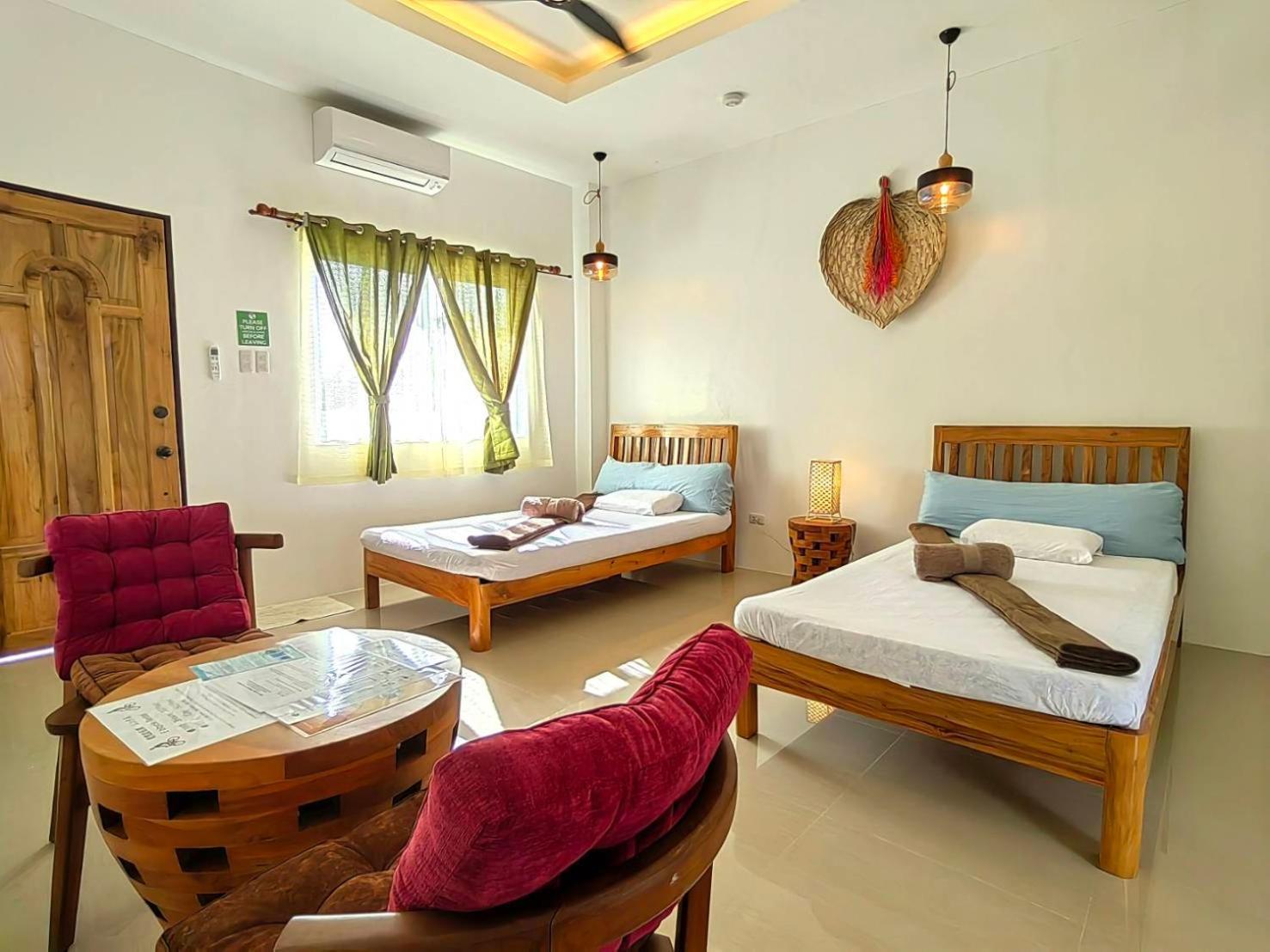 Divers Plumeria Hotel Moalboal