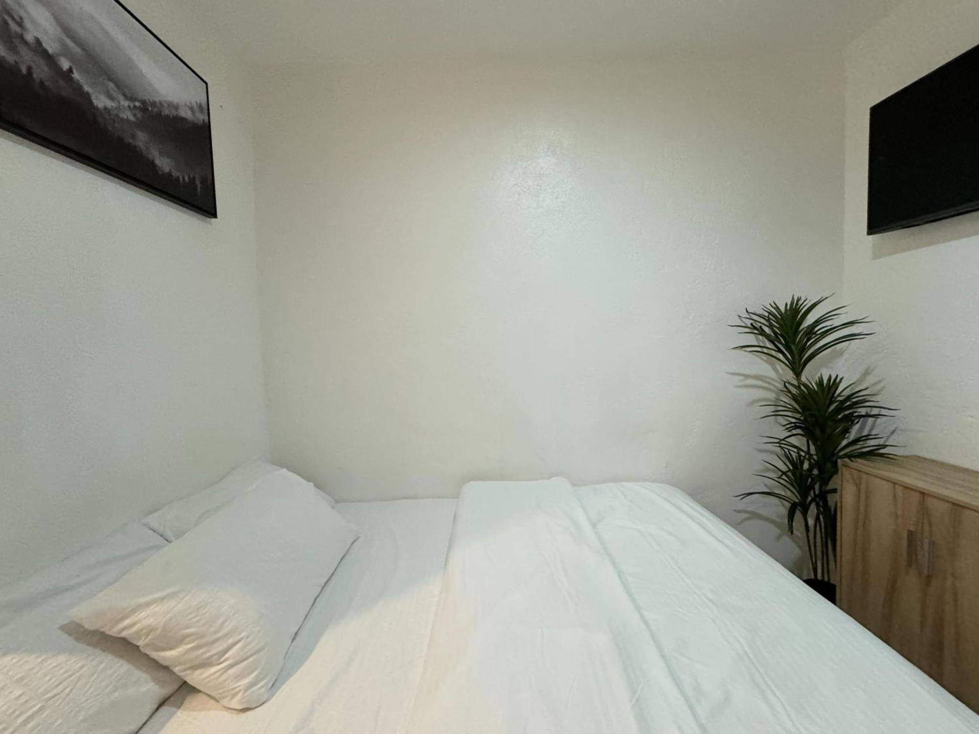 West Coast House 5*
