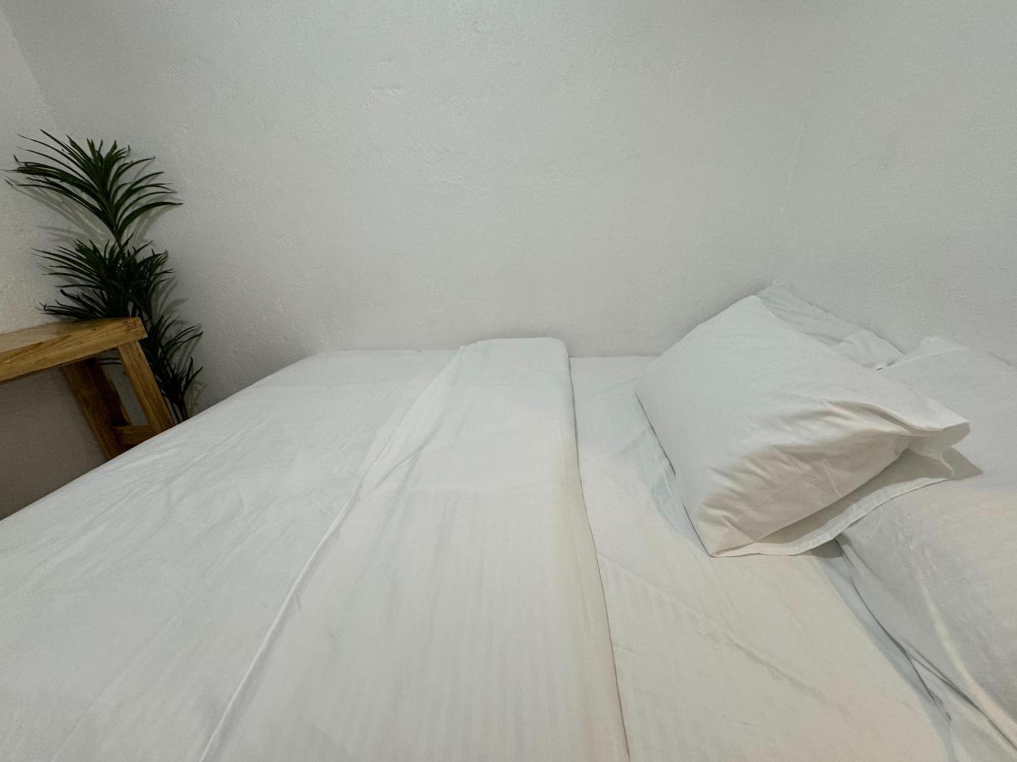 West Coast House 5*