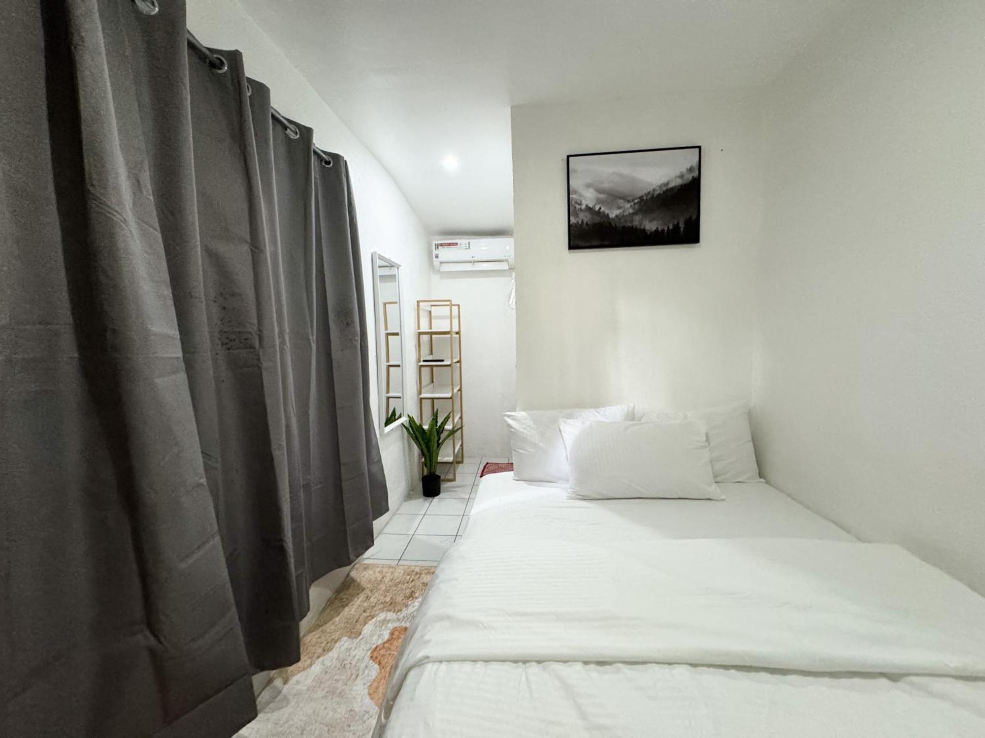 West Coast House Hotel Cebu