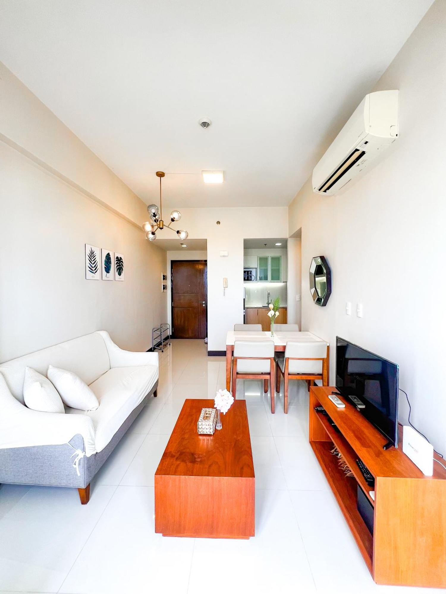 1br In Mactan Newtown Pool And Beach!