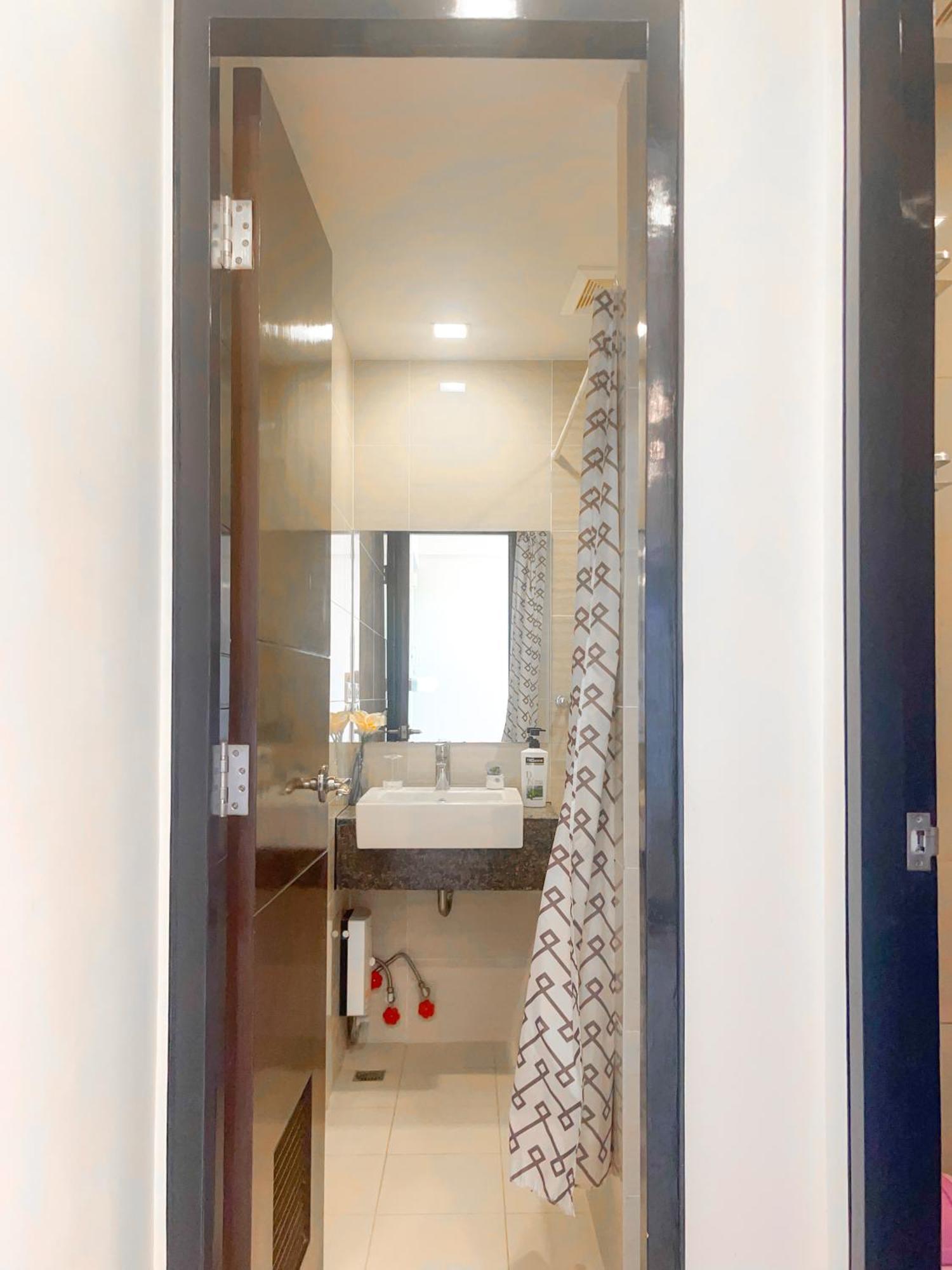 Apartment 1br In Mactan Newtown Pool And Beach! *