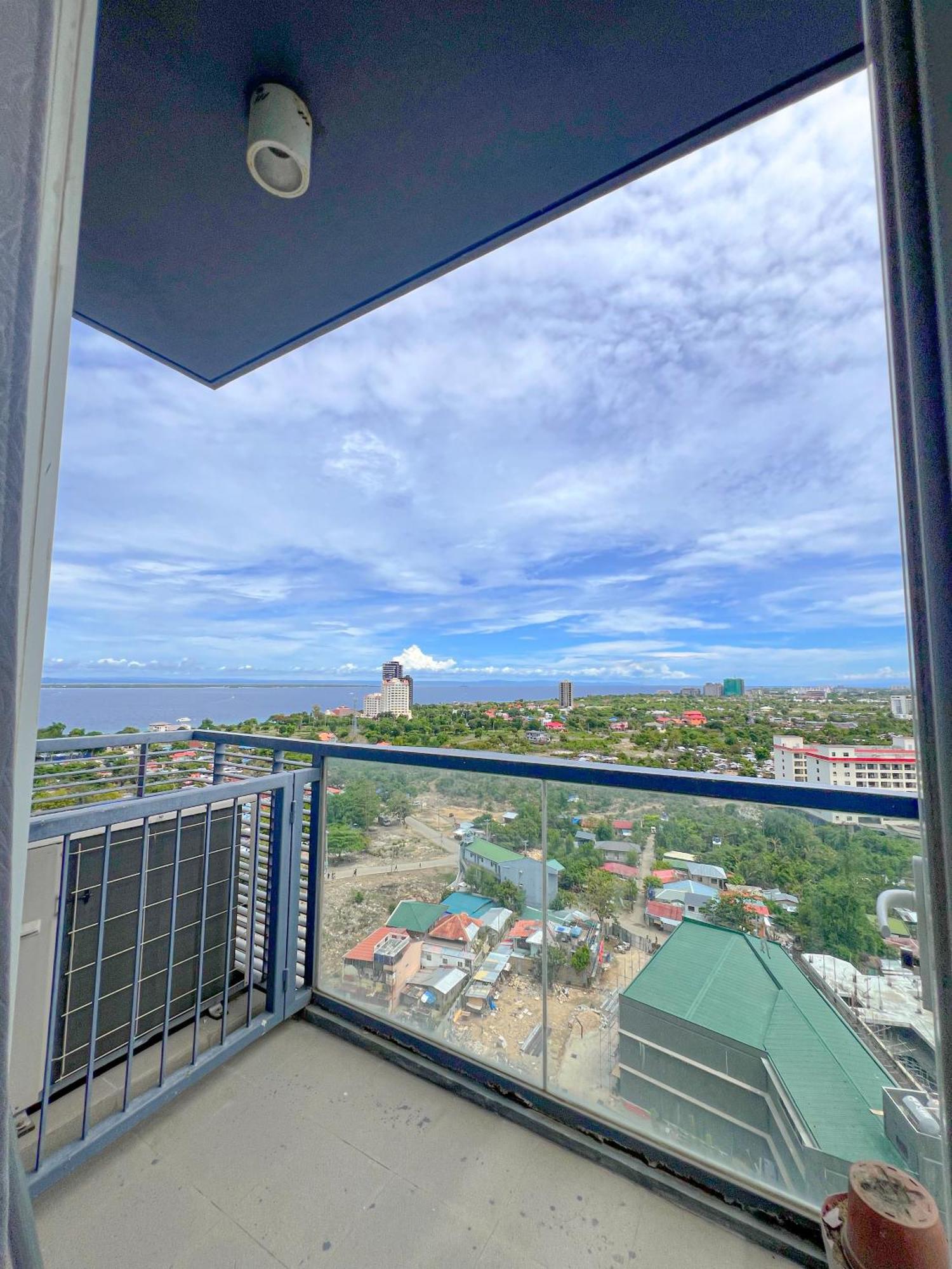 1br In Mactan Newtown Pool And Beach! *