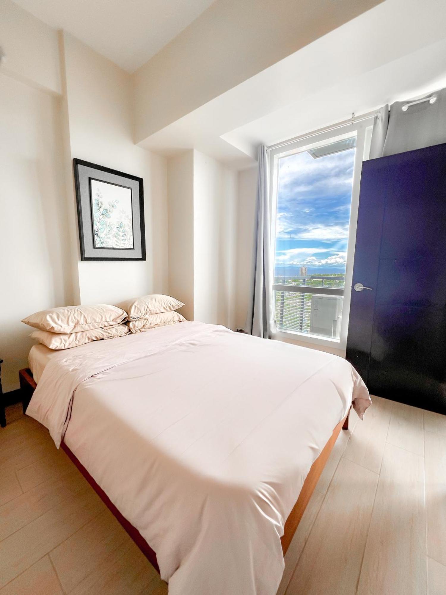 1br In Mactan Newtown Pool And Beach!