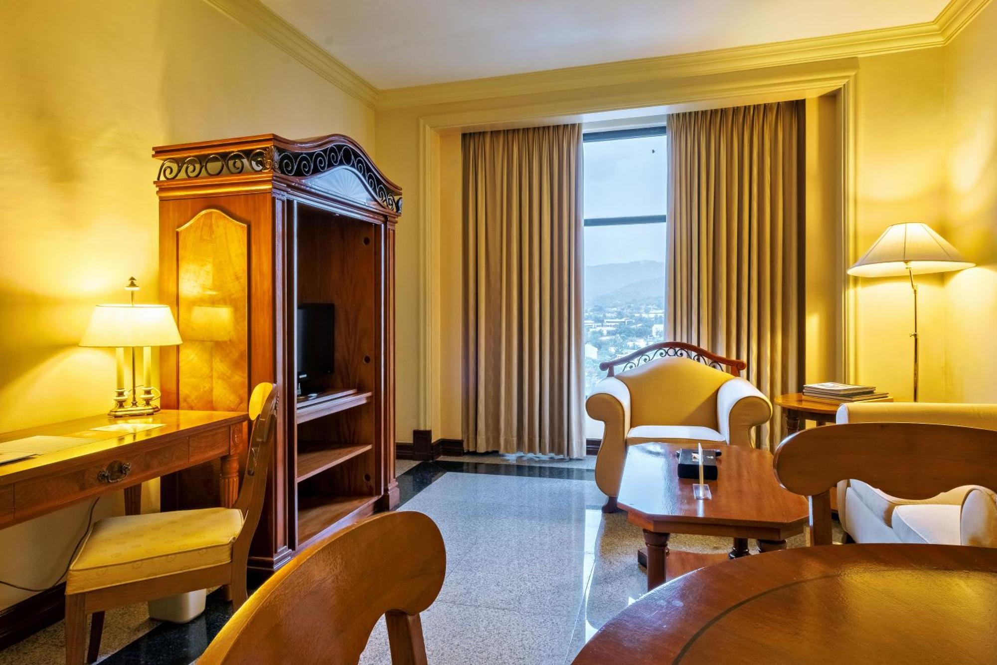 Waterfront & Casino Hotel 4*