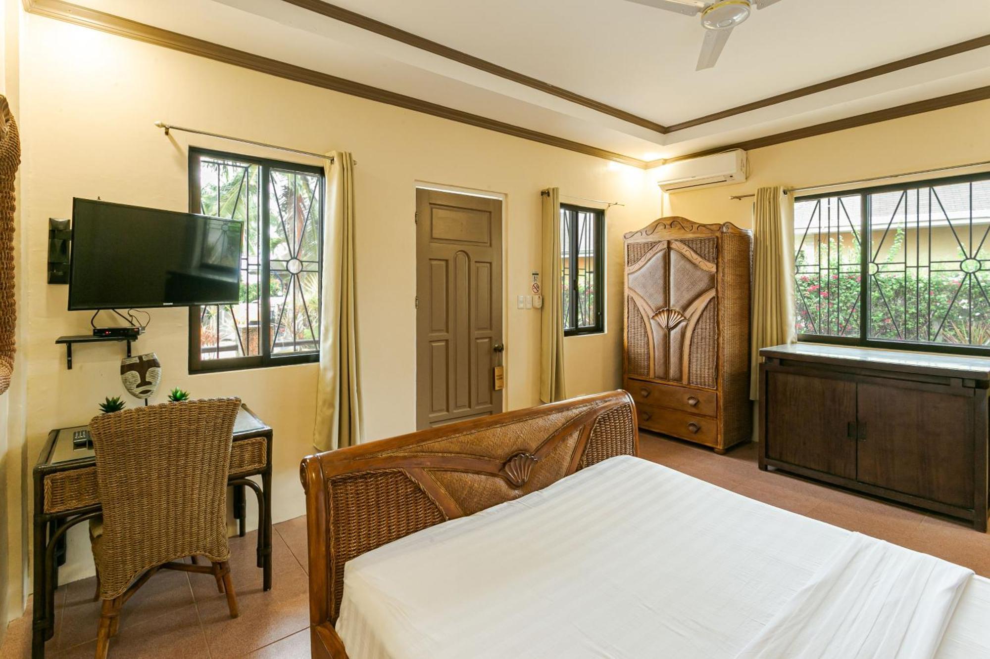Turtle Bay Dive 4*