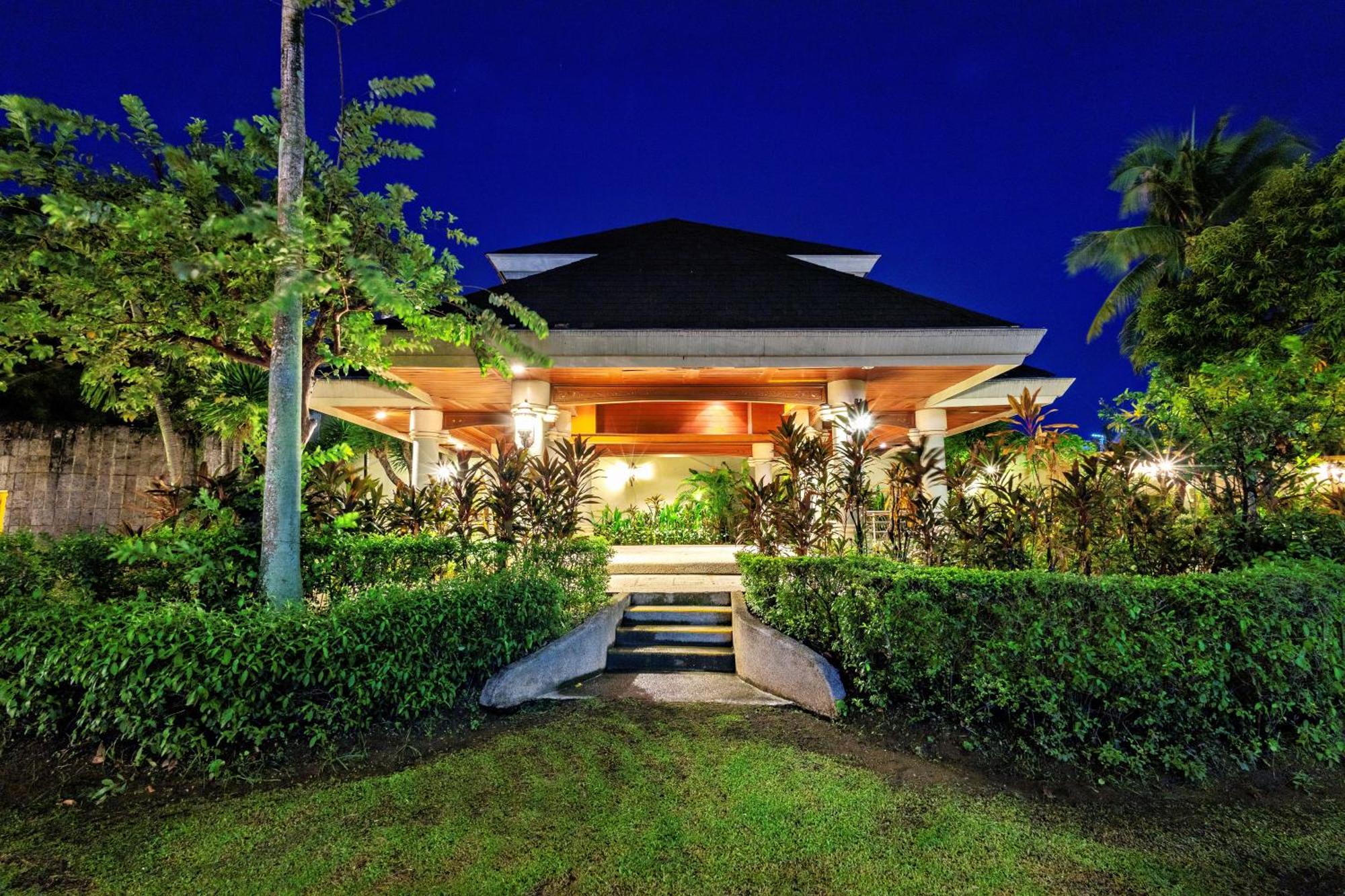 Waterfront & Casino Hotel 4*
